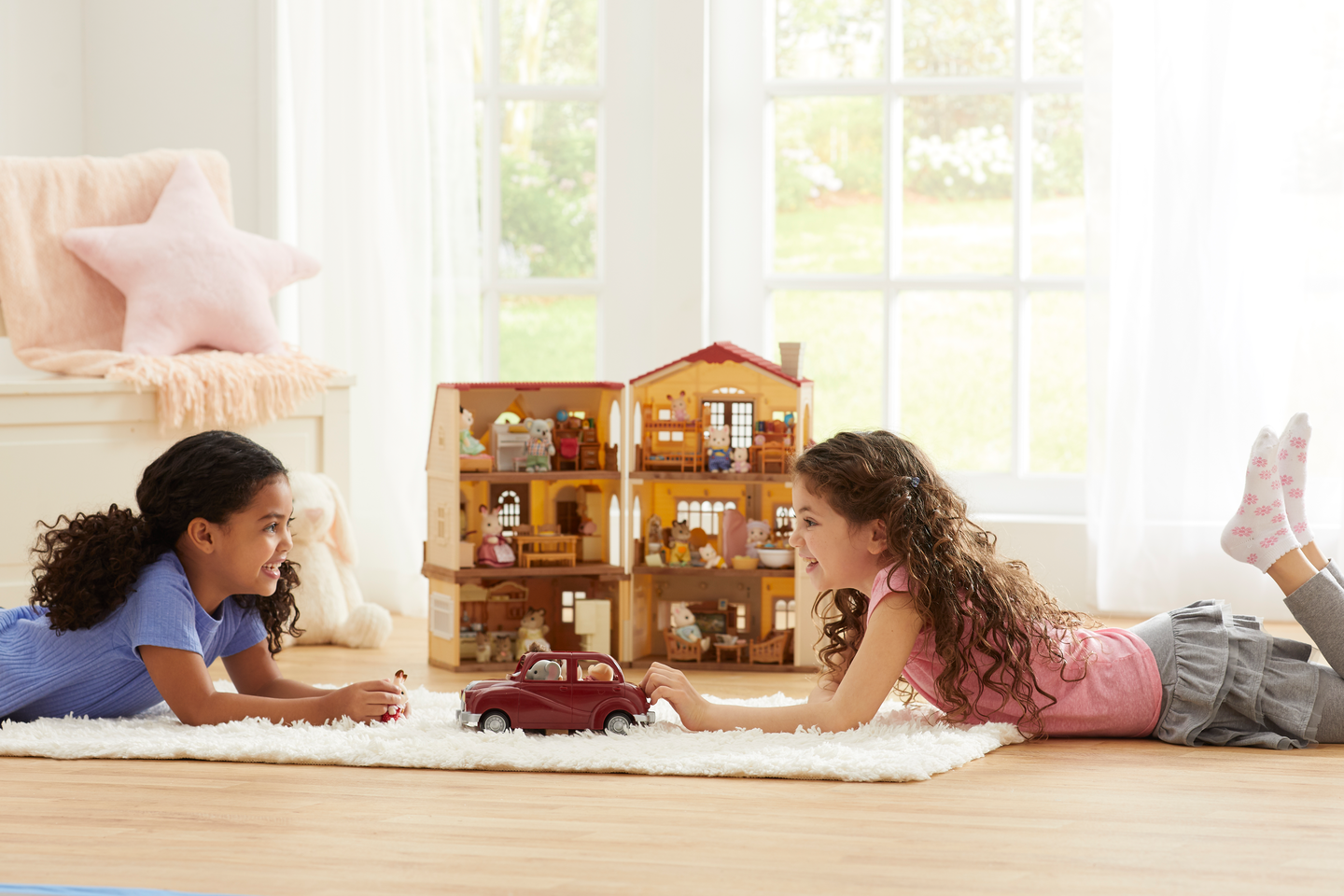 Sylvanian Families Kaupunkitalo valoilla