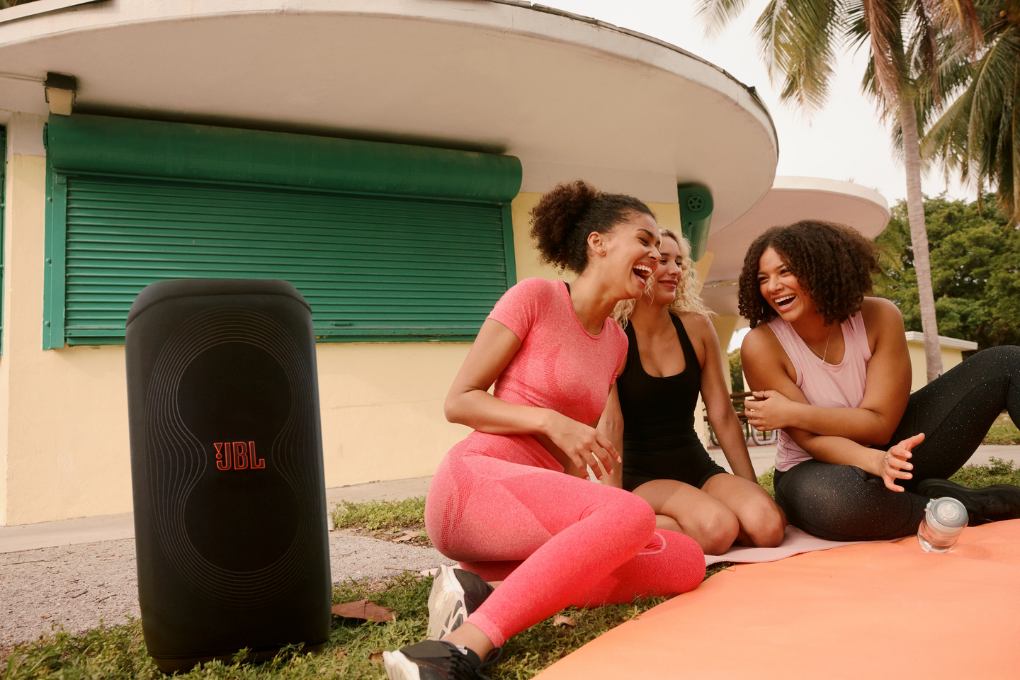 JBL PartyBox Stage 320 -kaiuttimen suojus