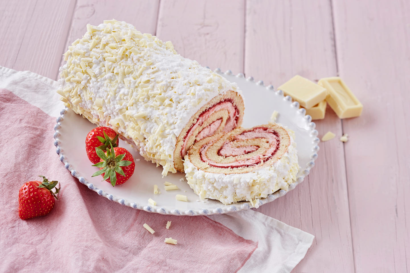 Fazer MansikkaPaikka mansikka-valkosuklaakakkurulla 485g