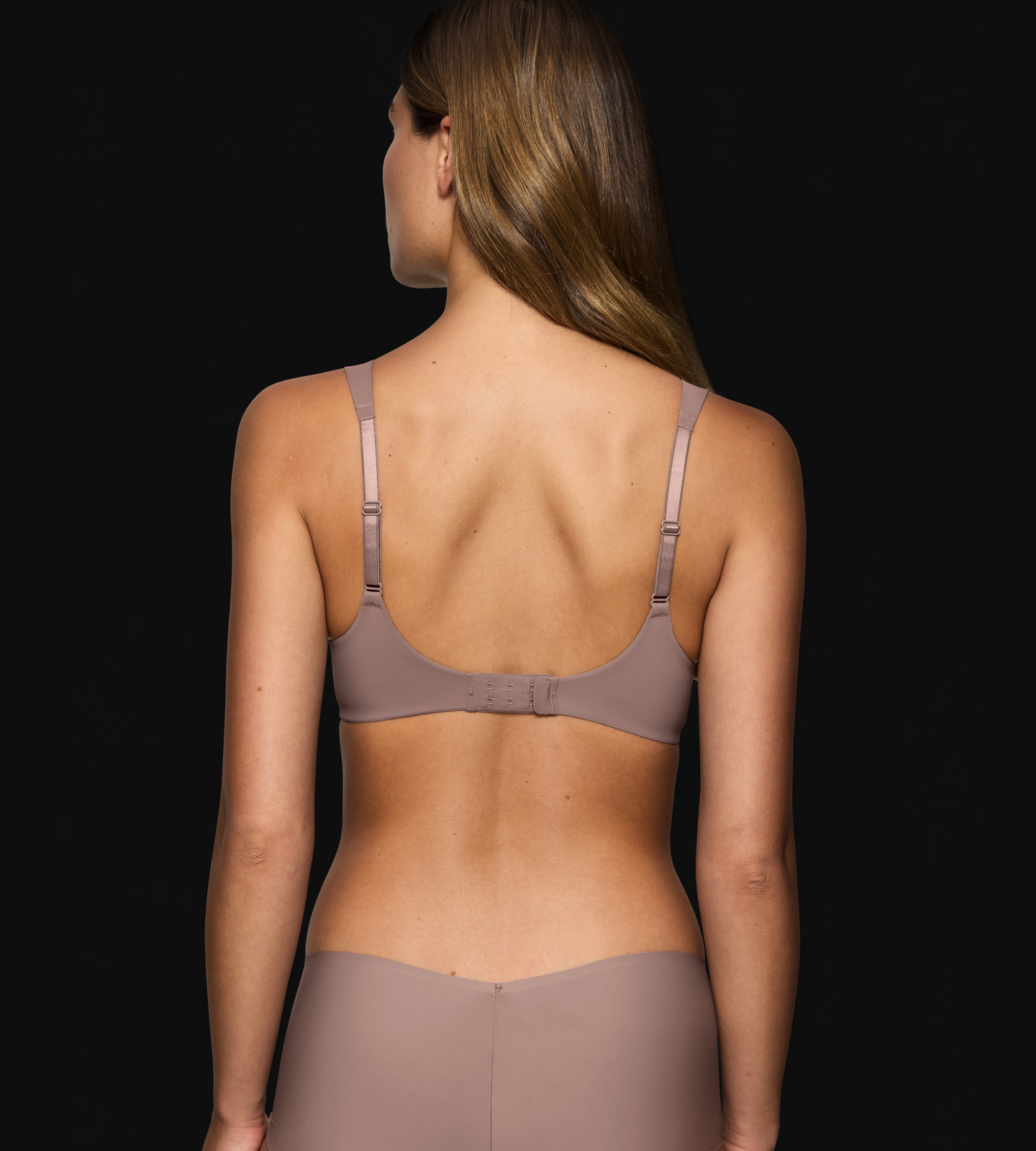 Triumph Body Make-Up Illusion WP EX