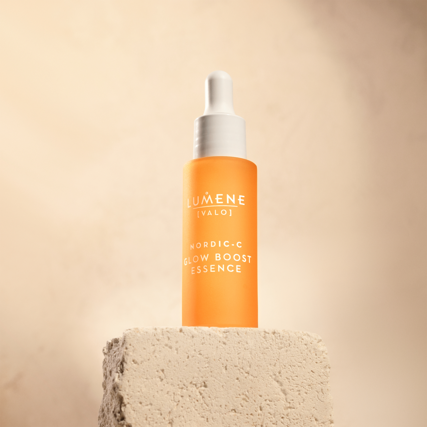 Lumene VALO Kirkastava hyaluronitiiviste 30 ml