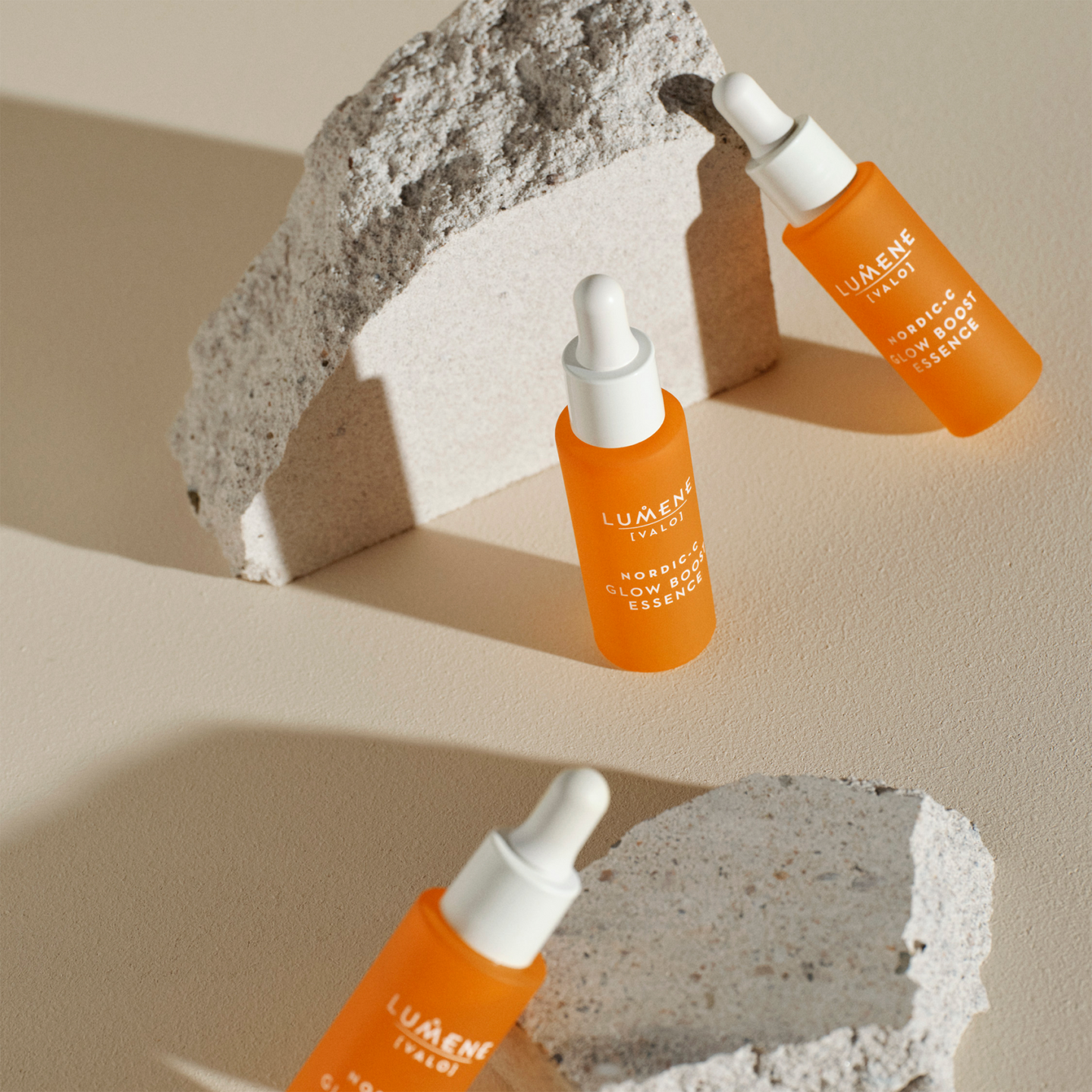 Lumene VALO Kirkastava hyaluronitiiviste 30 ml