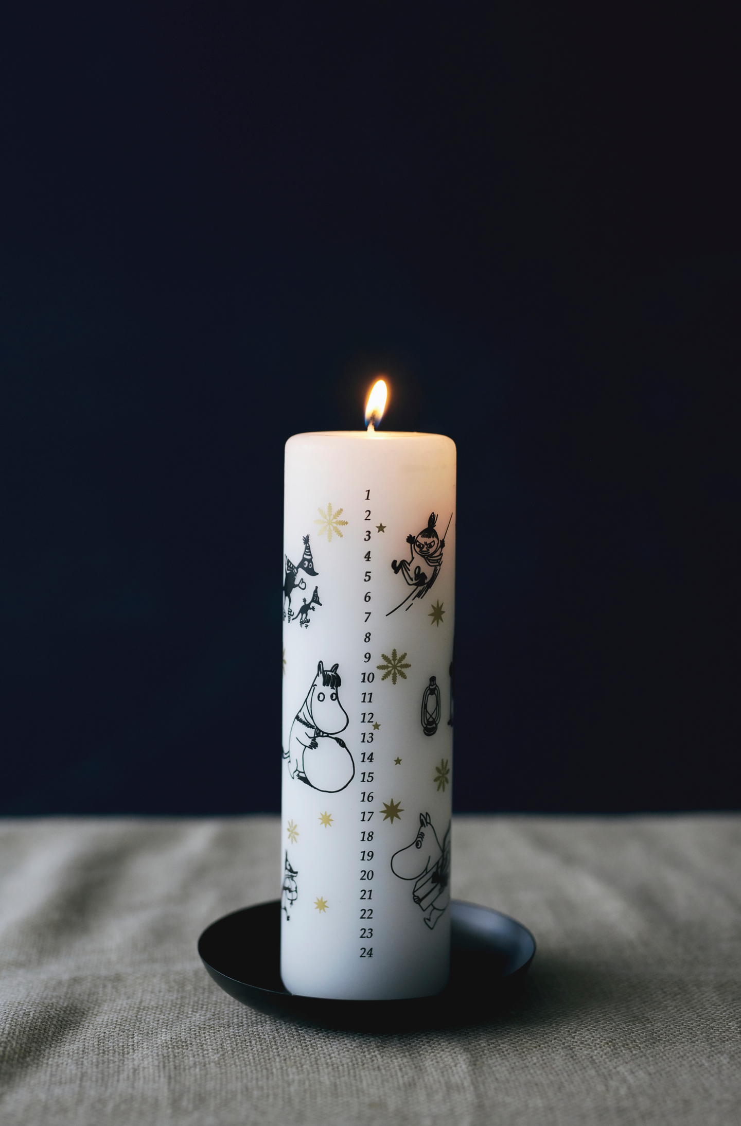 Moomin kalenterikynttilä 6x20cm 75h 1kpl
