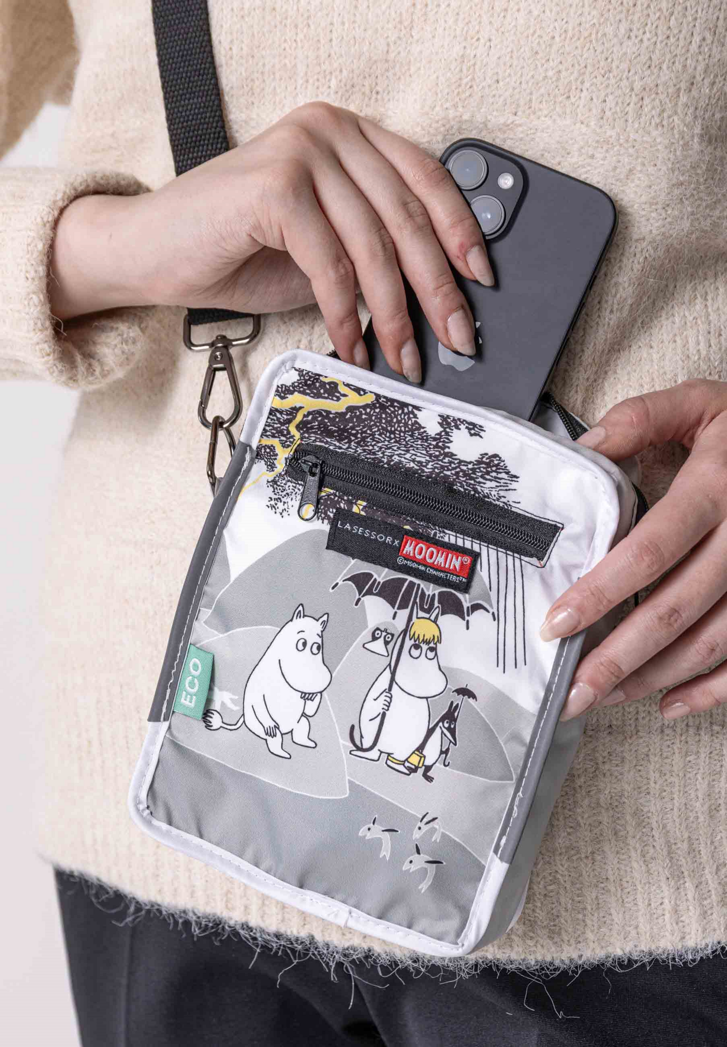 Lasessor x Moomin eko puhelinpussi Saaressa