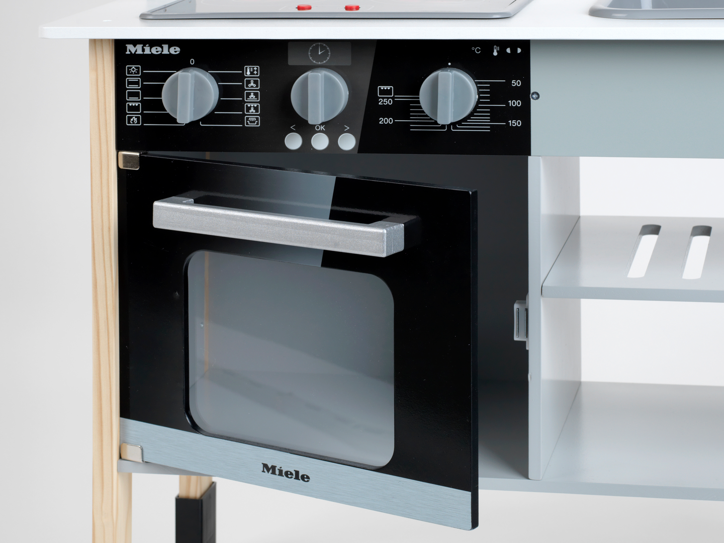 Miele Puinen leikkikeittiö ja tarvikkeet