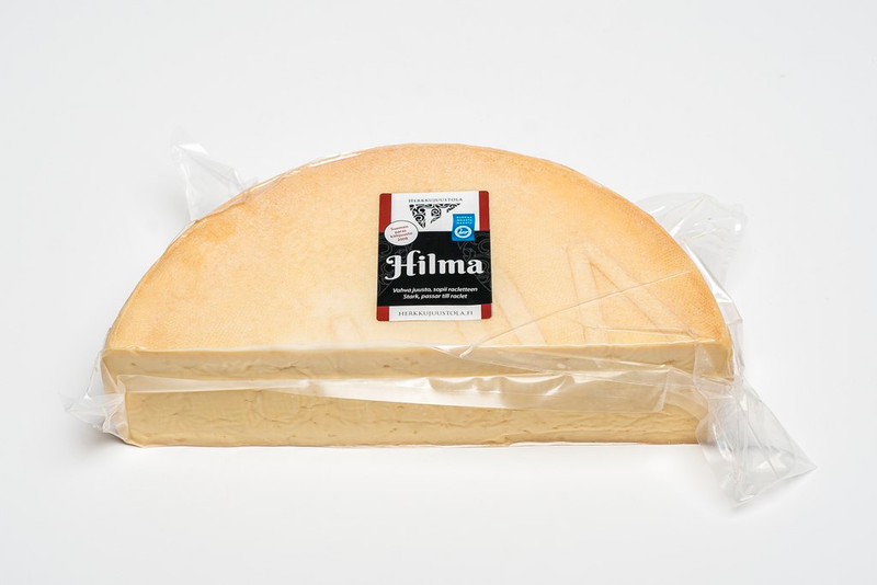 Herkkujuustolan Hilma kypsytetty kittikuorinen puolikova juusto n.3kg puolikas kiekko