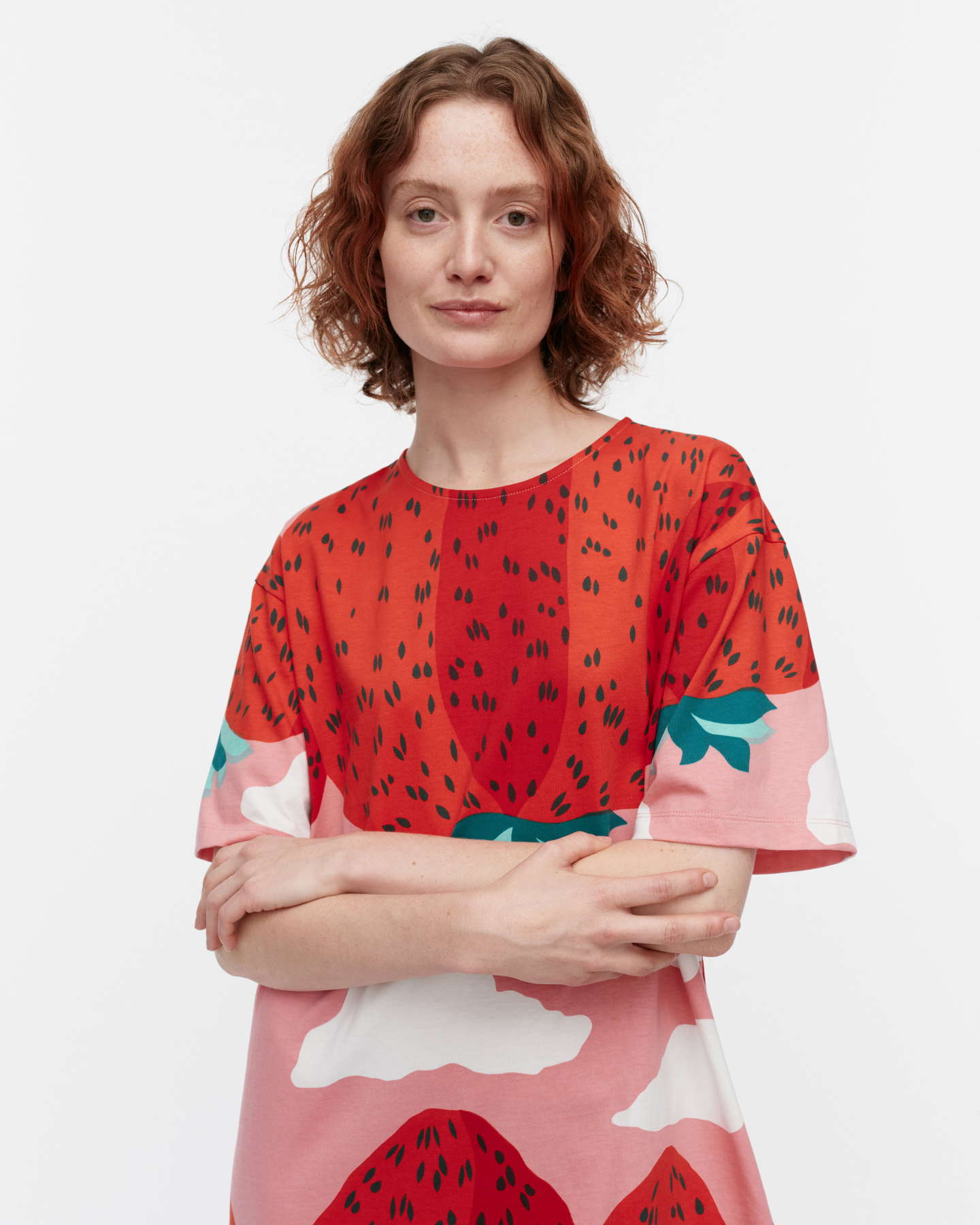 Marimekko Monomi Mansikkavuoret lyhythihainen yöpaita