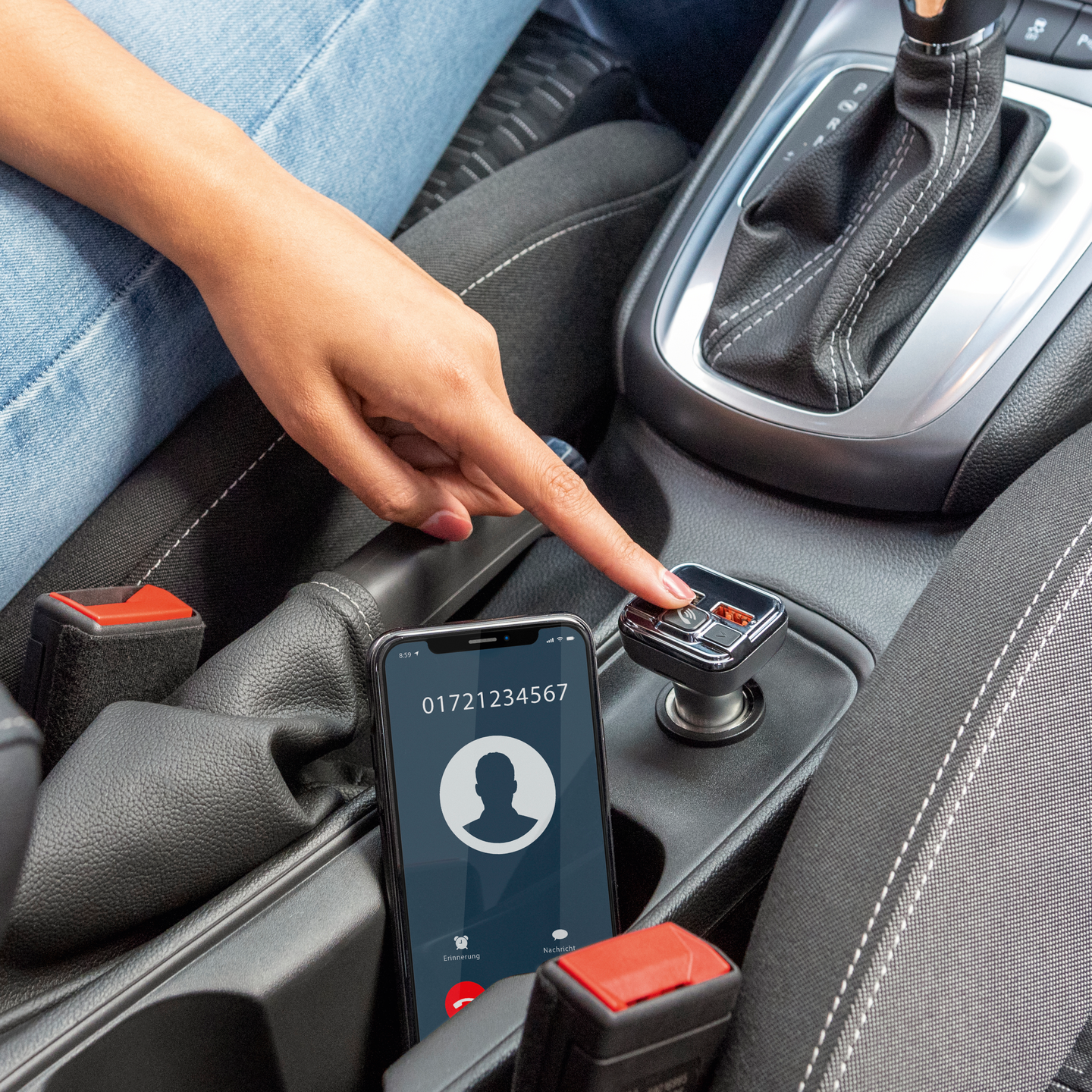 Hama Bluetooth Hands-Free -FM-lähetin / USB-A-autolaturi