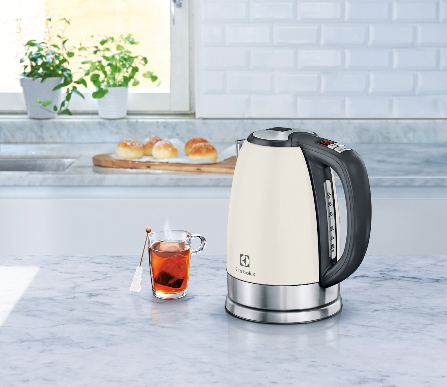 Electrolux EEWA7700W -vedenkeitin