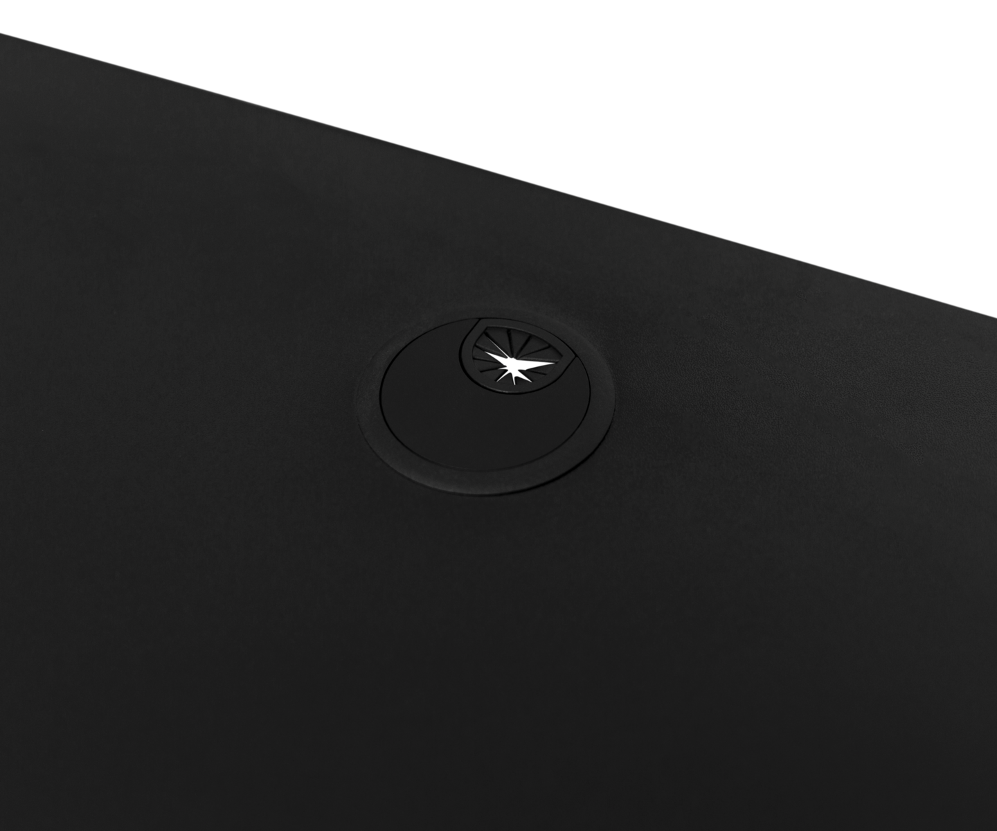 Deltaco Gaming DT320 160 x 75 cm -pelipöytä, musta