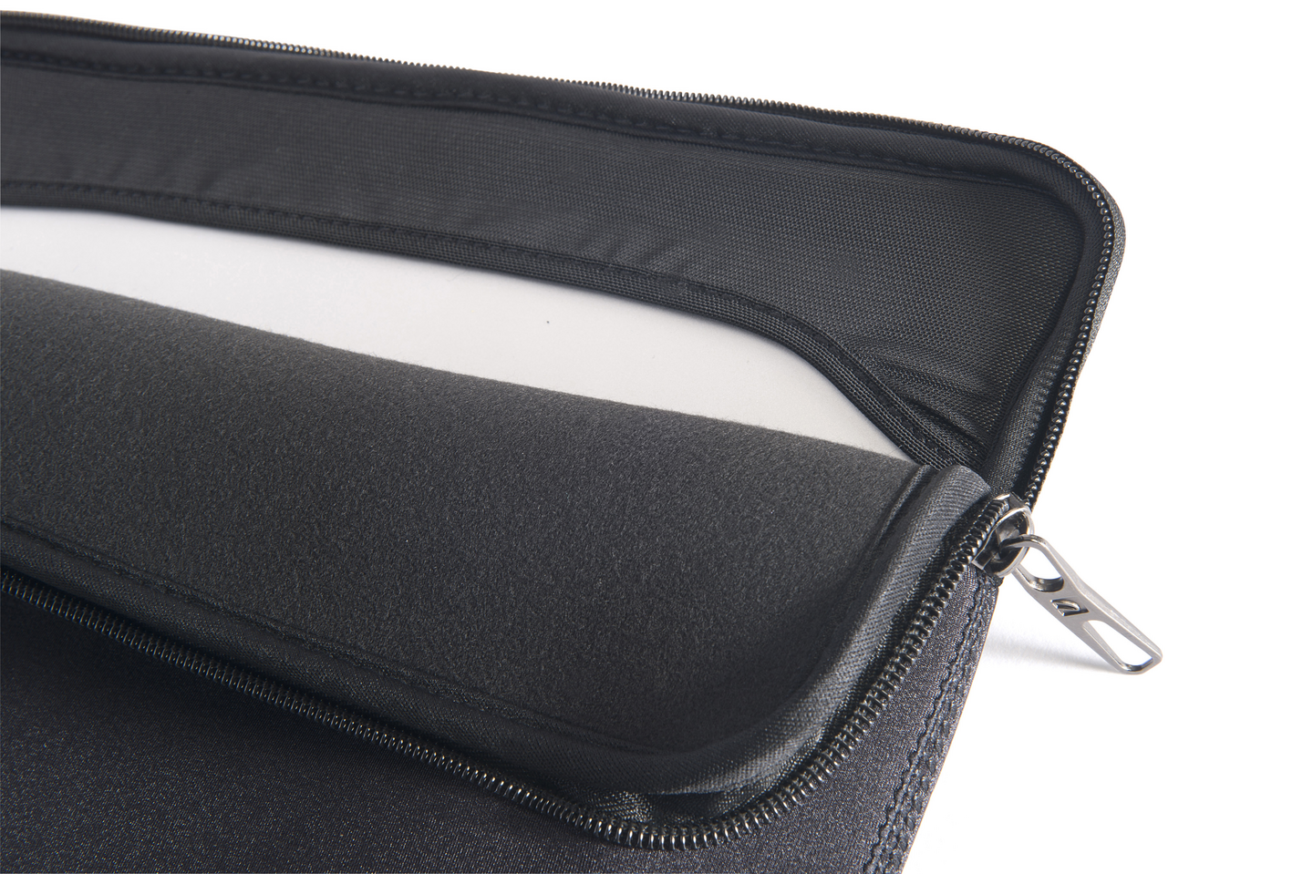 Tucano Elements Second Skin MacBook Pro / Air 13'' -kannettavan suojatasku