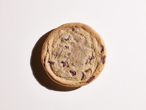 Ugly Cookie tummasuklaacookie 65g yksittäispakattu pakaste
