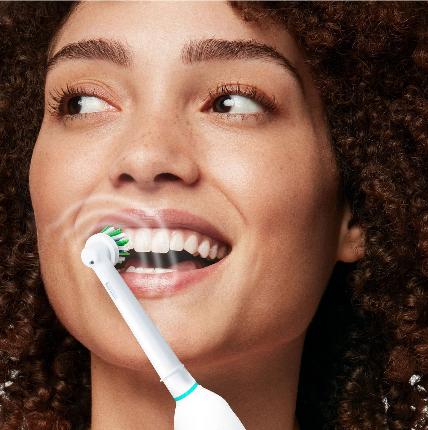 Oral-B Pro 1 750 -sähköhammasharja, valkoinen