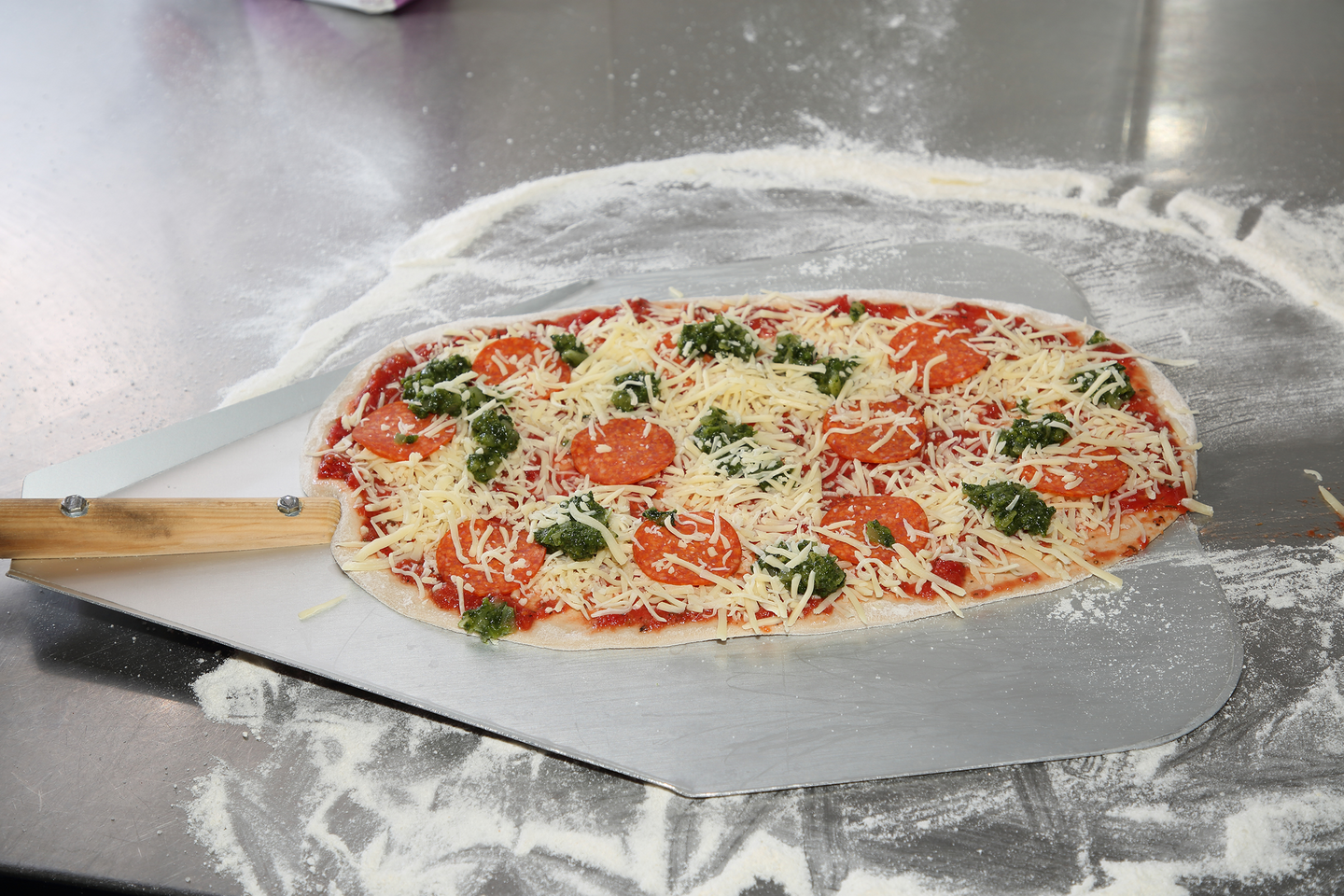 Leipätalo pizzapohja esikaulittu 18cm 180g x 51kpl raakapakaste