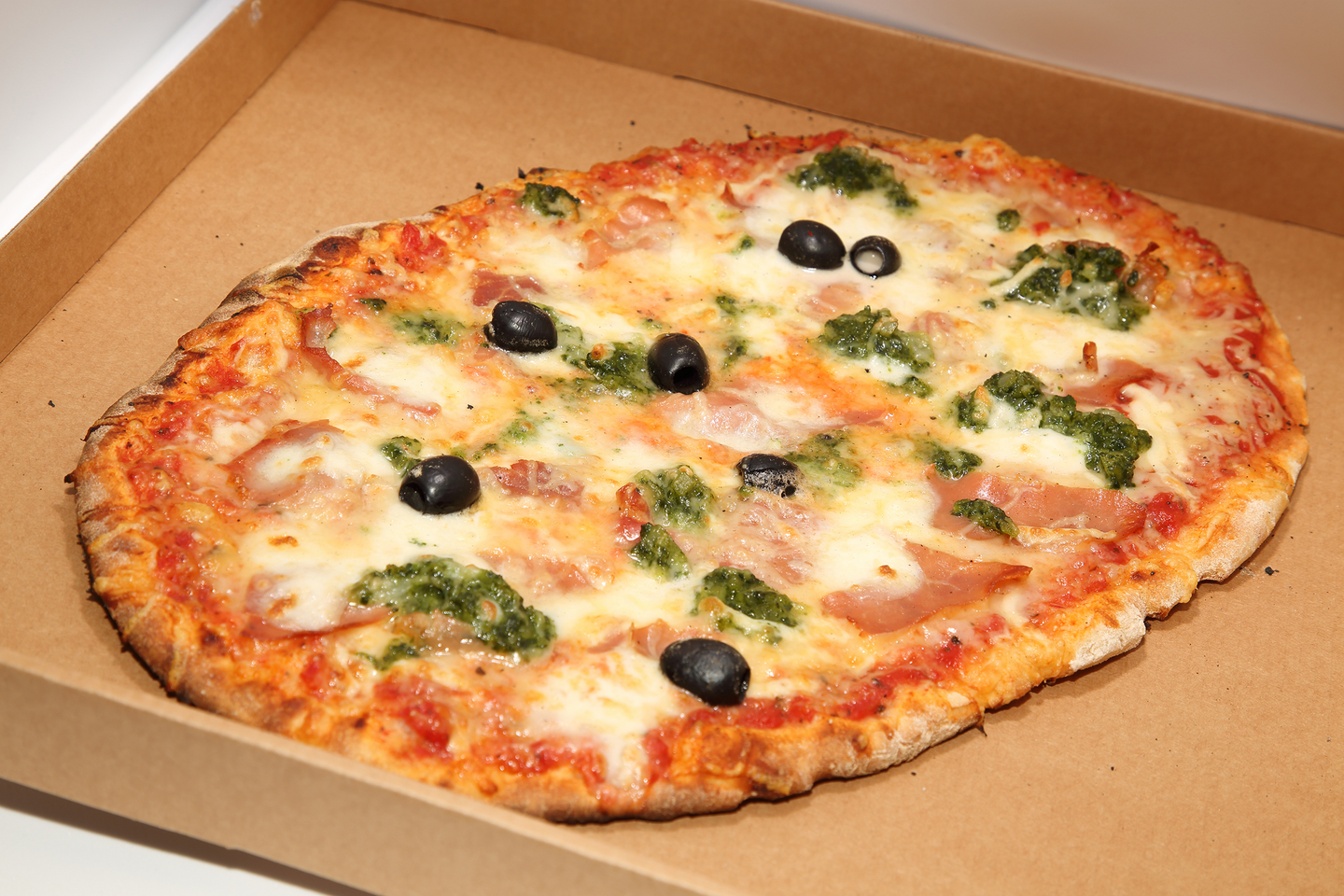 Leipätalo pizzapohja esikaulittu 18cm 180g x 51kpl raakapakaste