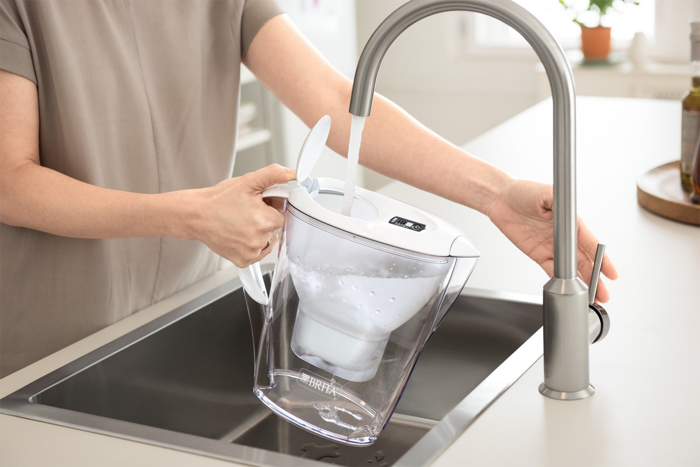 BRITA Marella valkoinen memo Maxtra+ kannu 2,4L