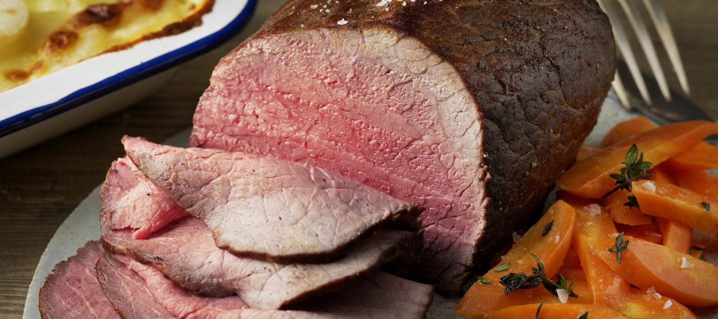 Talvipäivän naudan paisti mehukkailla lisukkeilla