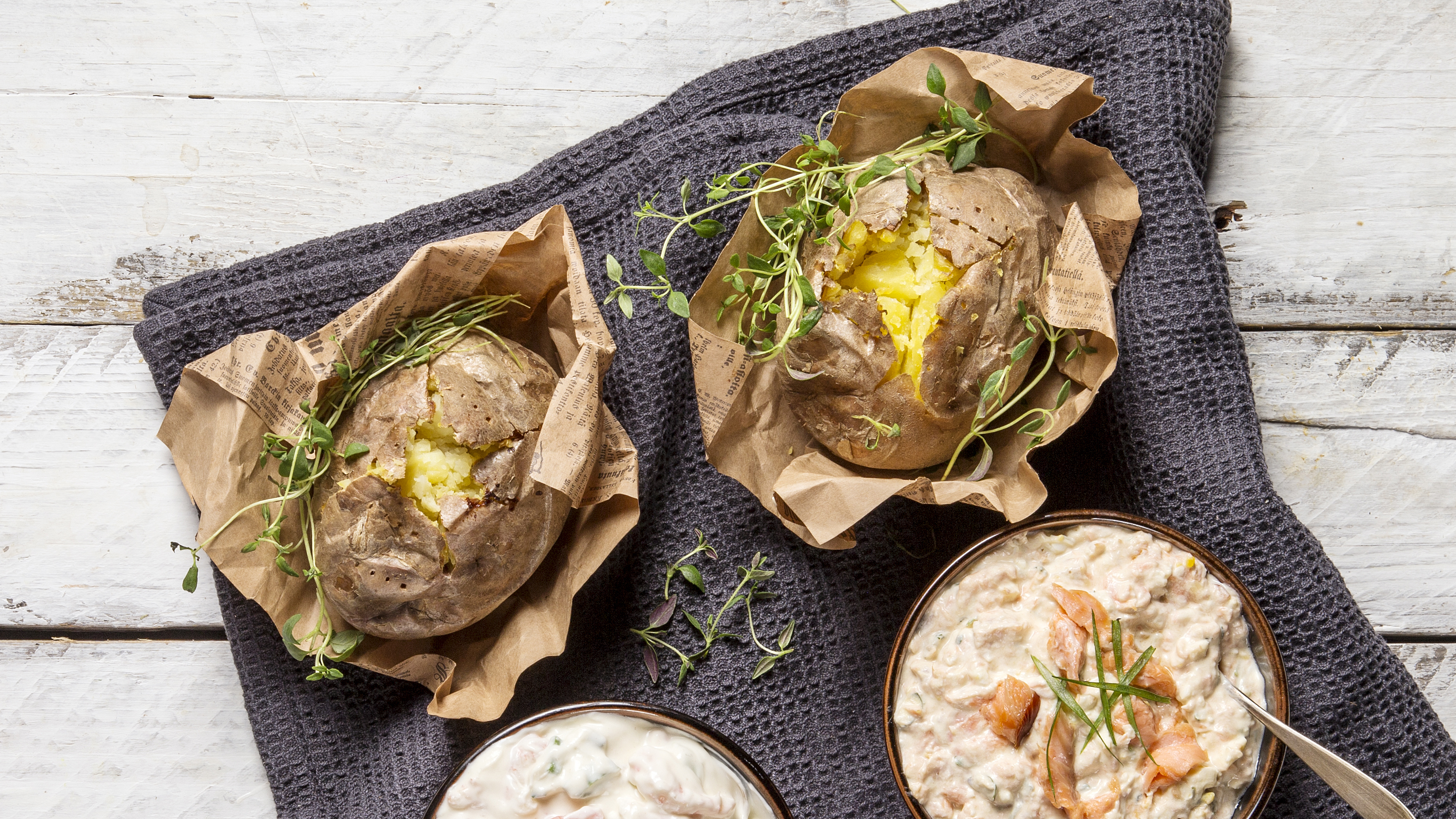 Sillisalaatti uuniperunoille