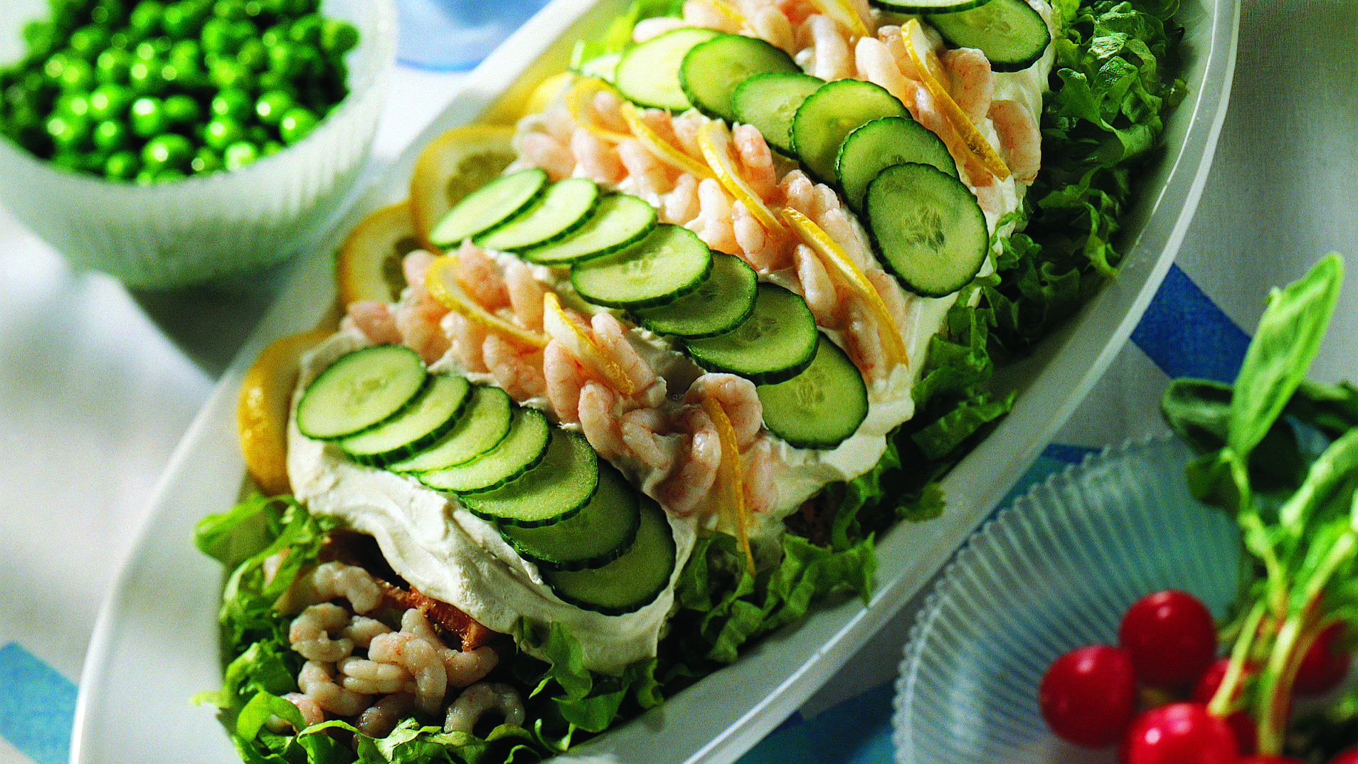 Katkaravuilla koristeltu lohi