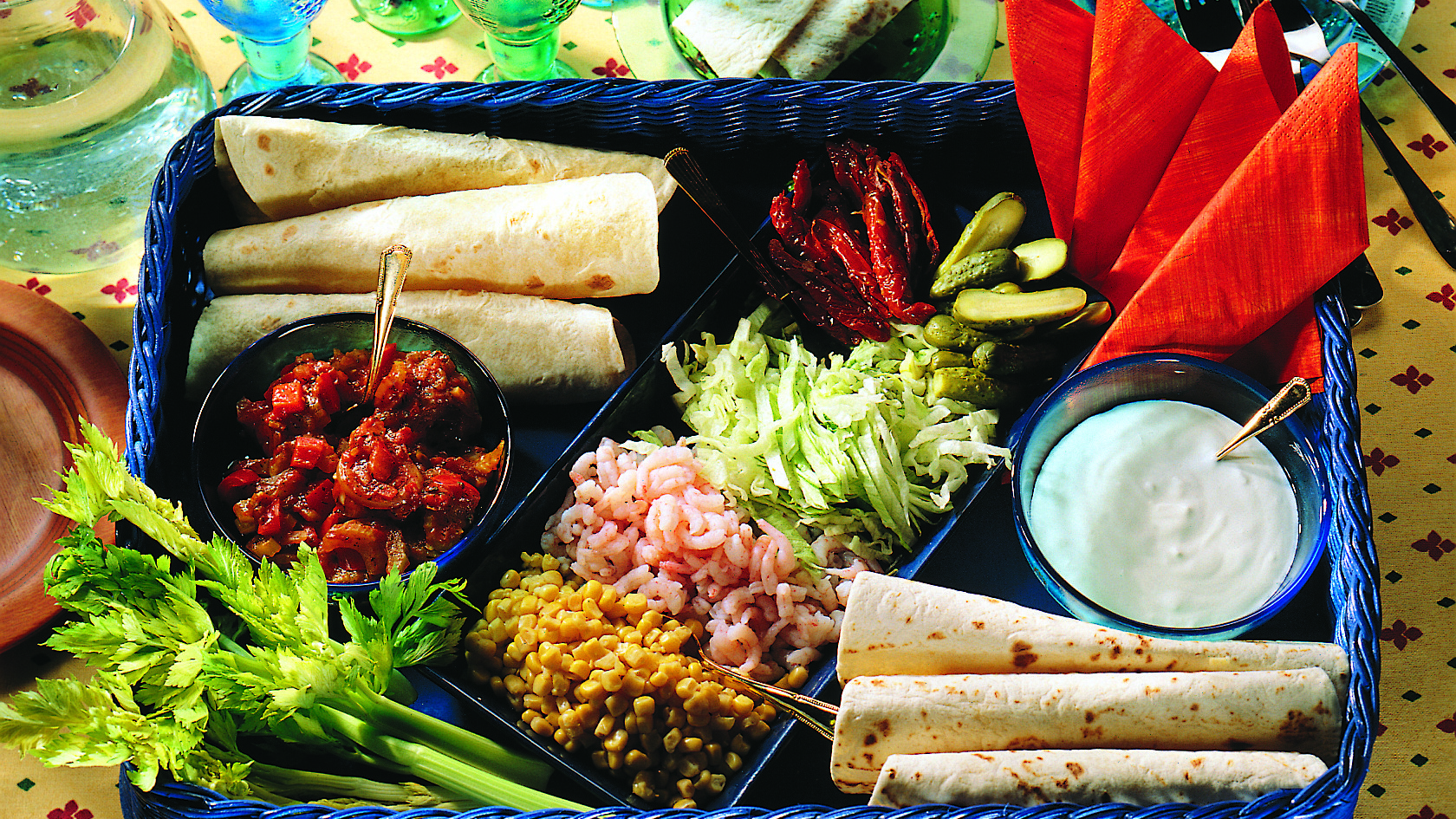 Katkarapu-kasvistäytteiset tortillat