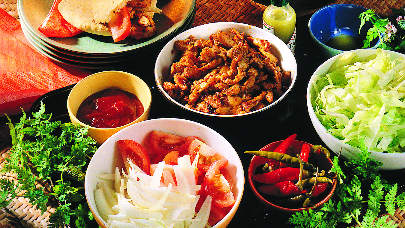 Pitaleivät broileritäytteellä