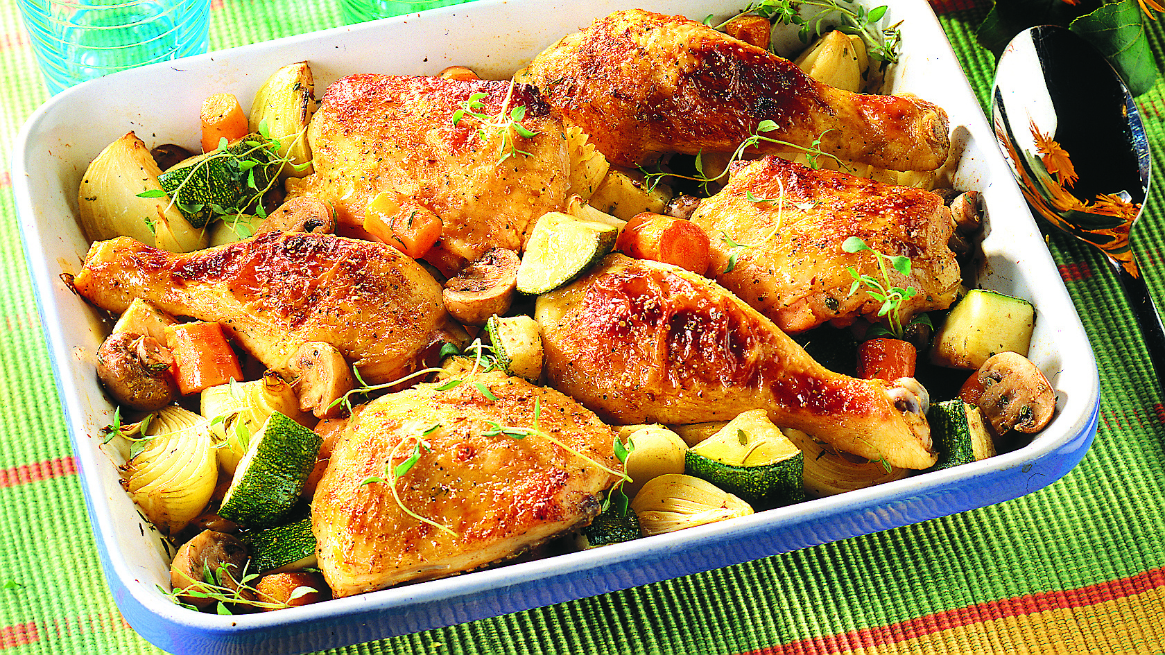 Broileria ja marinoituja vihanneksia