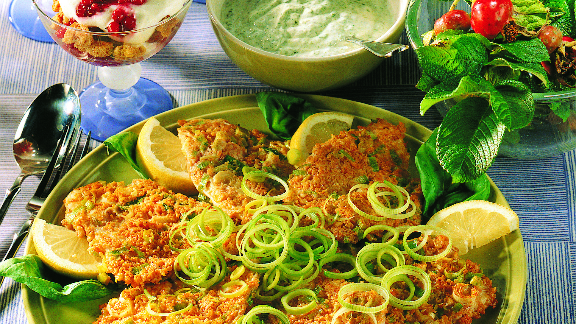 Juureskuorrutteiset kampelafileet & jogurttikastike