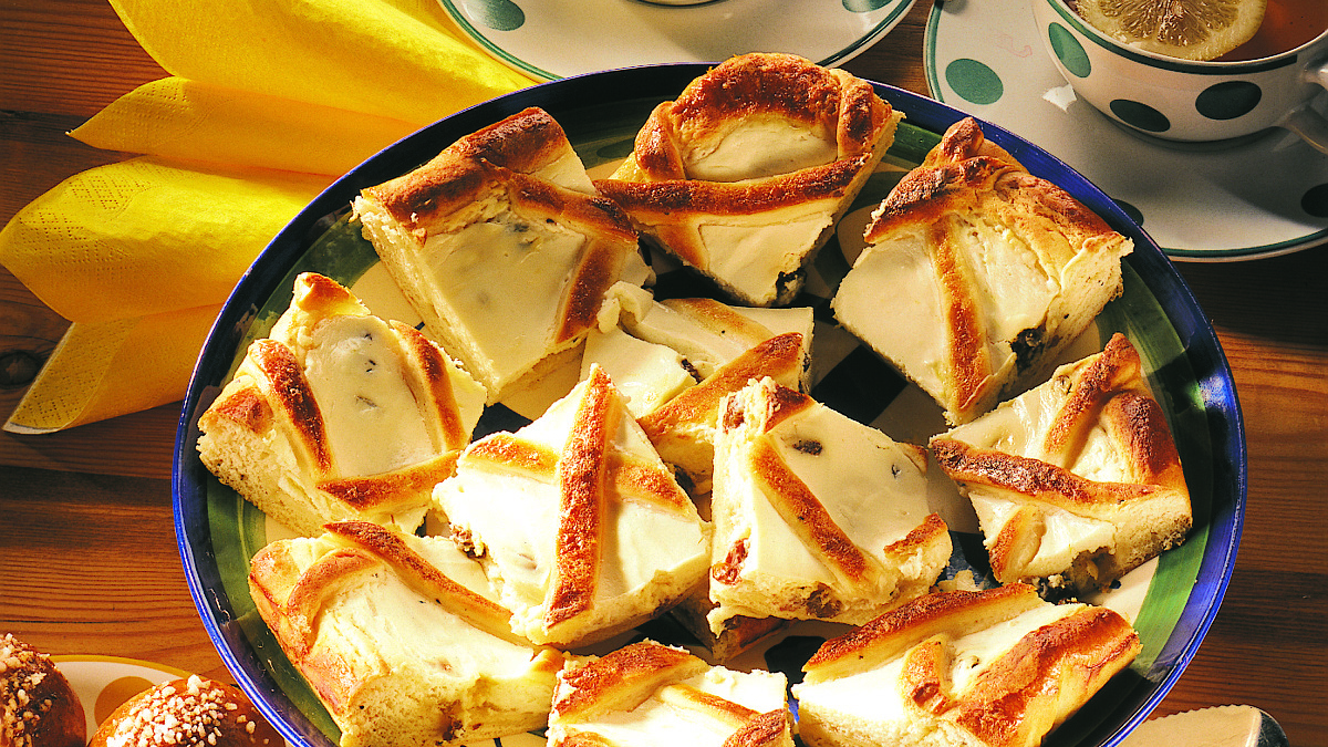 Mehevä rahkapiirakka ja 25 pikkupullaa