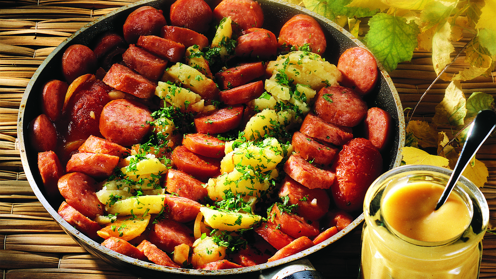 Matruusin tomaattinen peruna-makkarapata