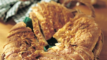 Timjami-juustokierteet | Suolaiset leivonnaiset | Reseptit | K-Ruoka