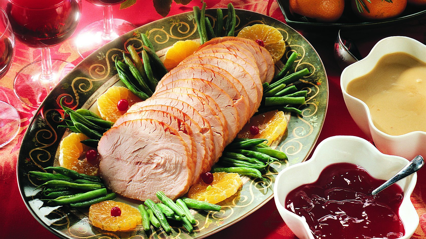 Kalkkunarulla, appelsiini- ja persikkakastike