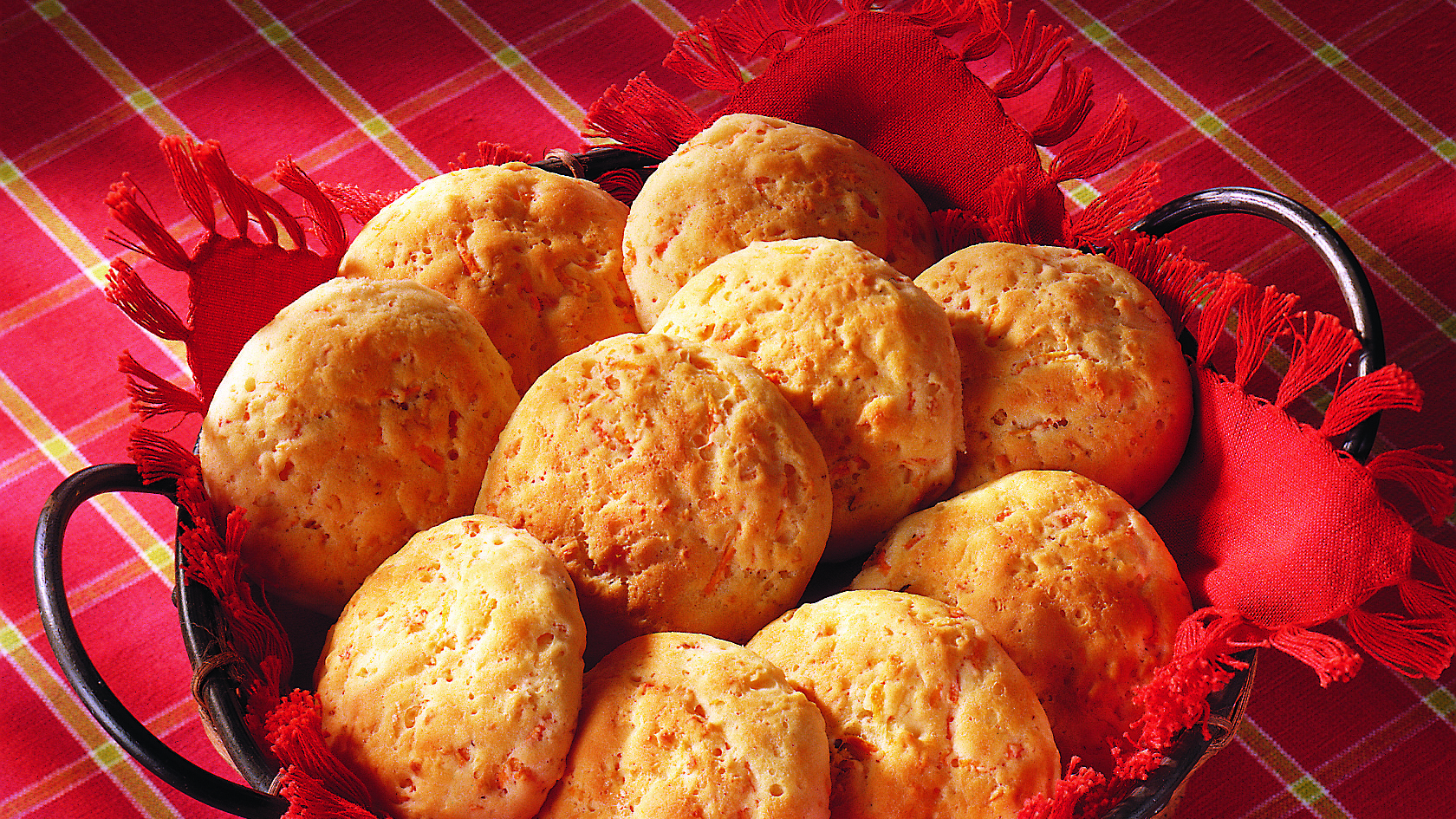 Porkkana-pähkinäsämpylät