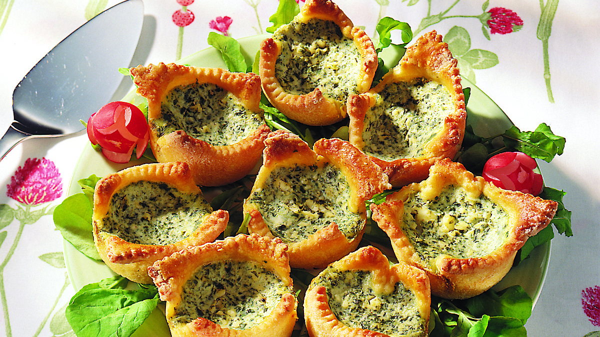 Pikkupiiraat pinaatti- tai kinkkutäytteellä