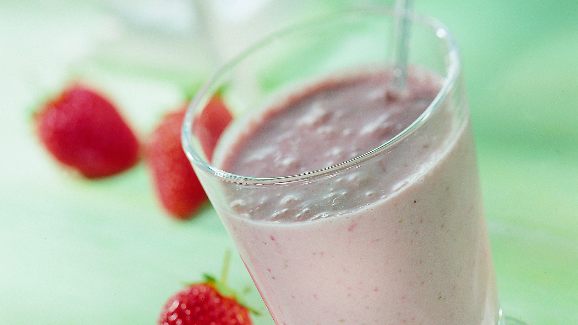 Maidoton mansikkapirtelö