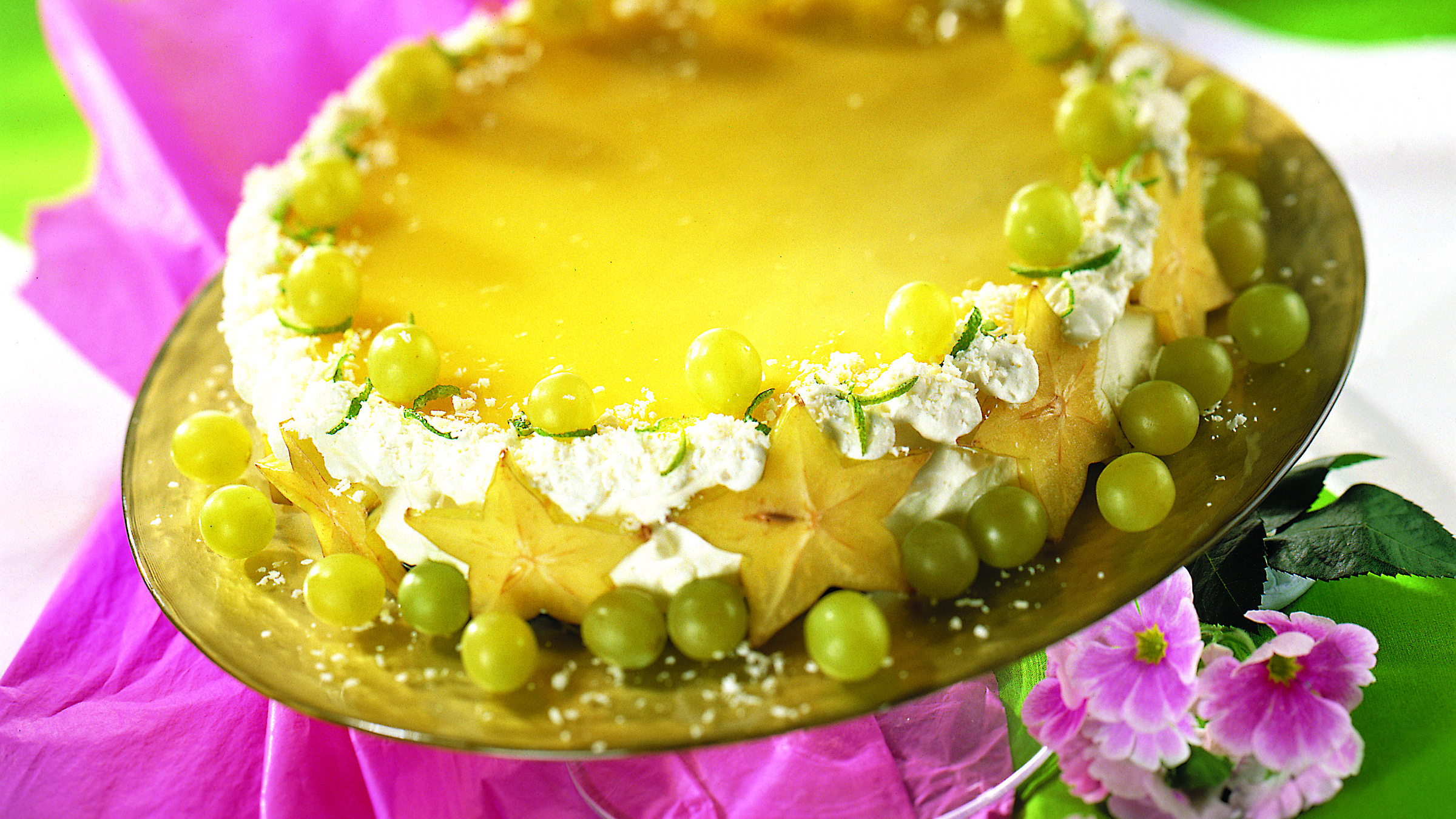 Banaani-limettitäytekakku