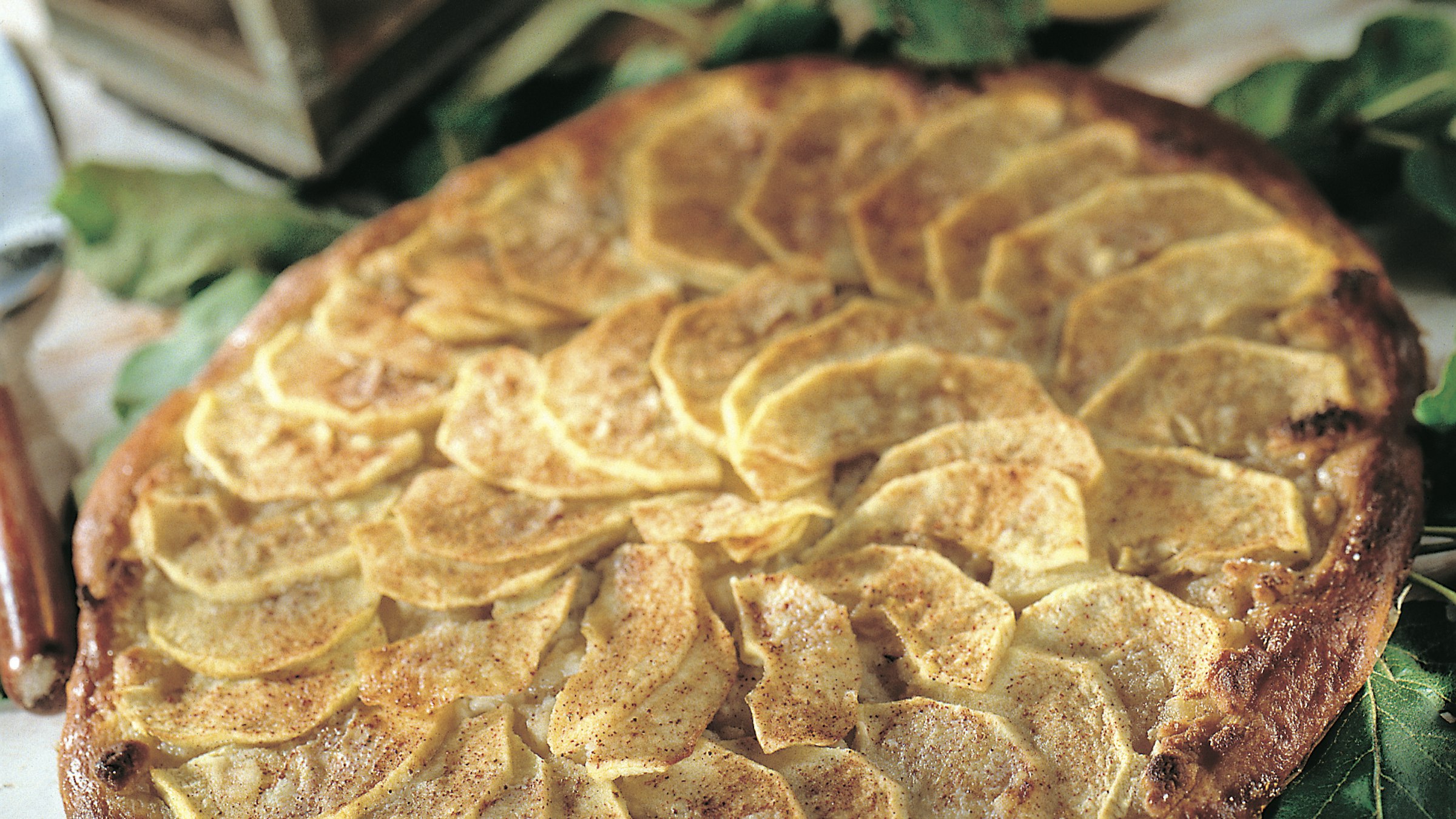 Omena-marsipaanipiirakat | Makeat leivonnaiset | Reseptit | K-Ruoka