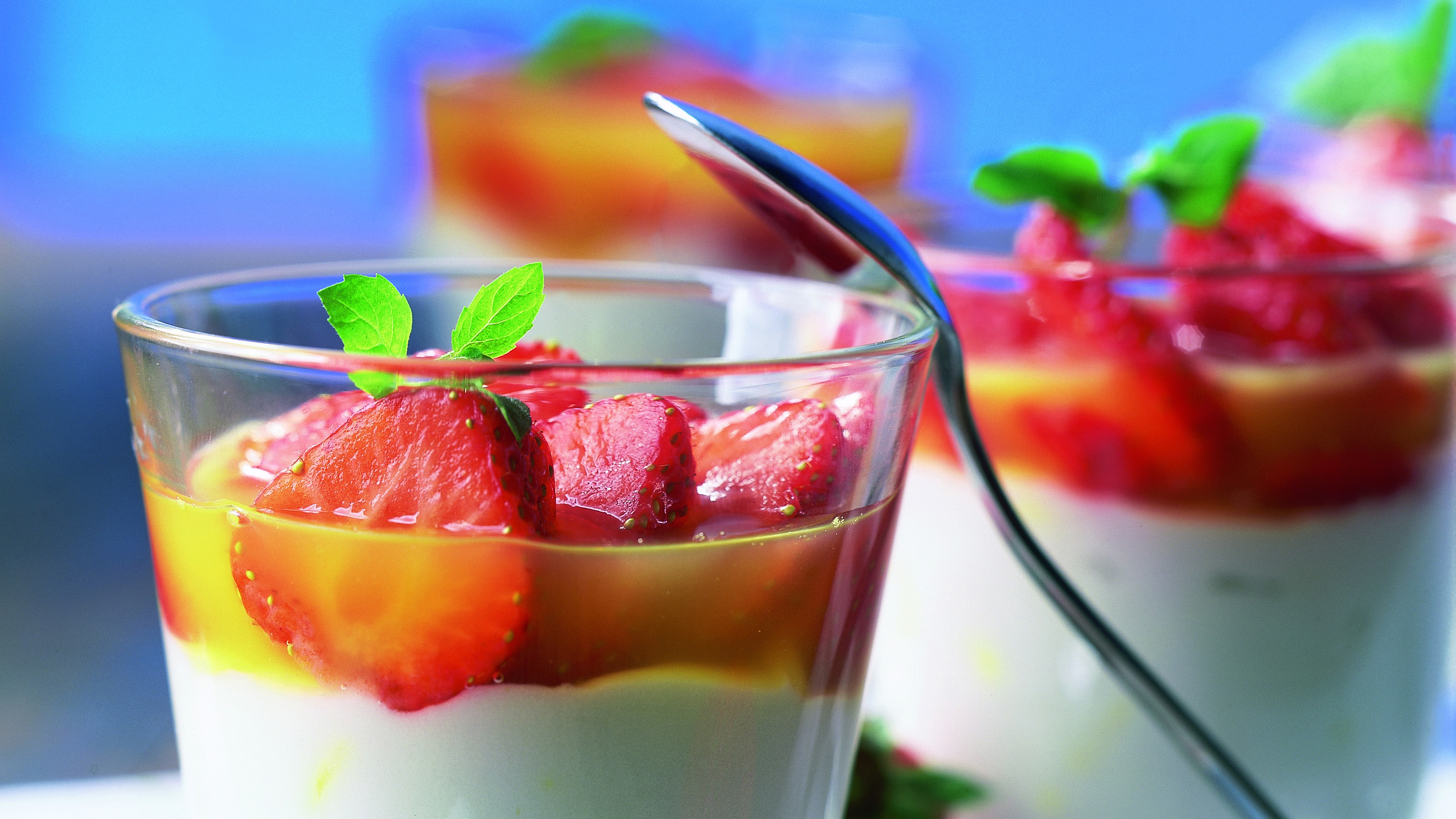 Mansikkainen kookospannacotta