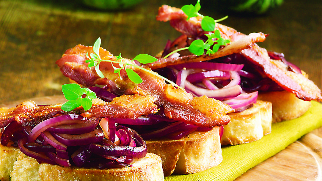 Pekoni-punasipulibruschetat