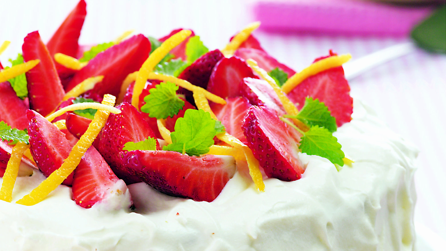 Sitruunainen mansikkakakku