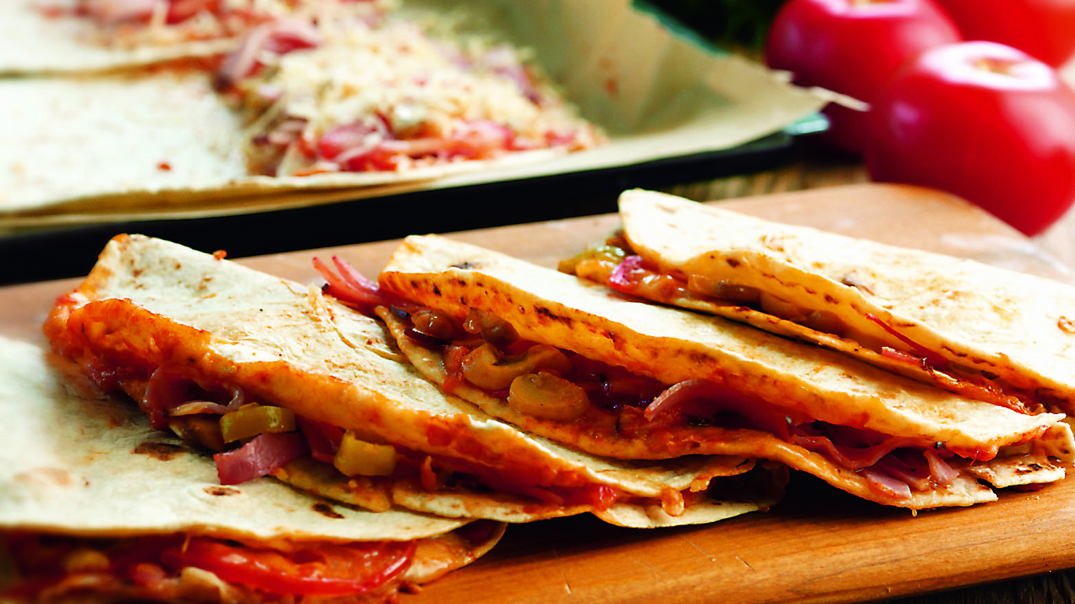 Kinkku-herkkusieniquesadillat