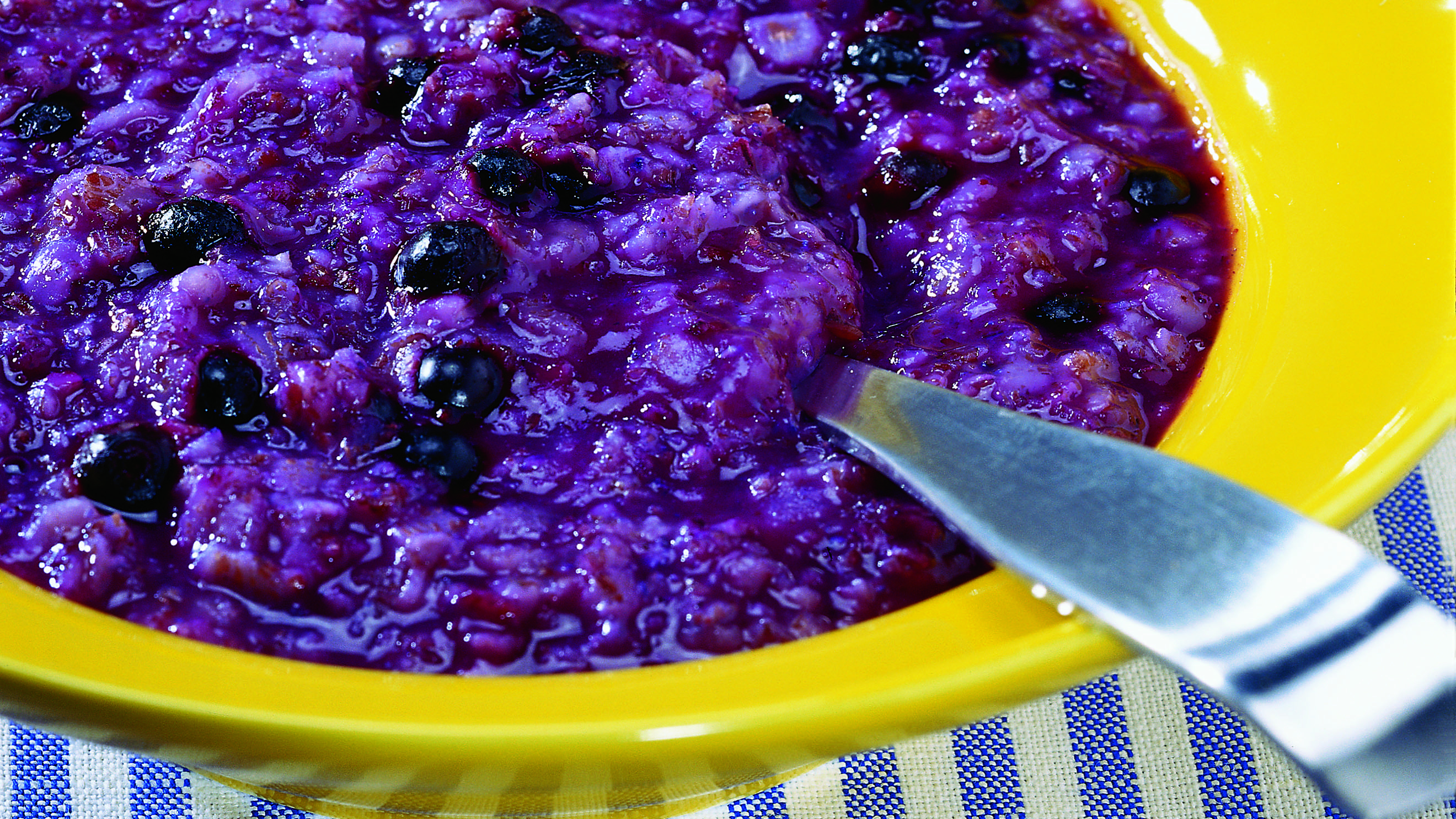 Neljän viljan mustikkapuuro