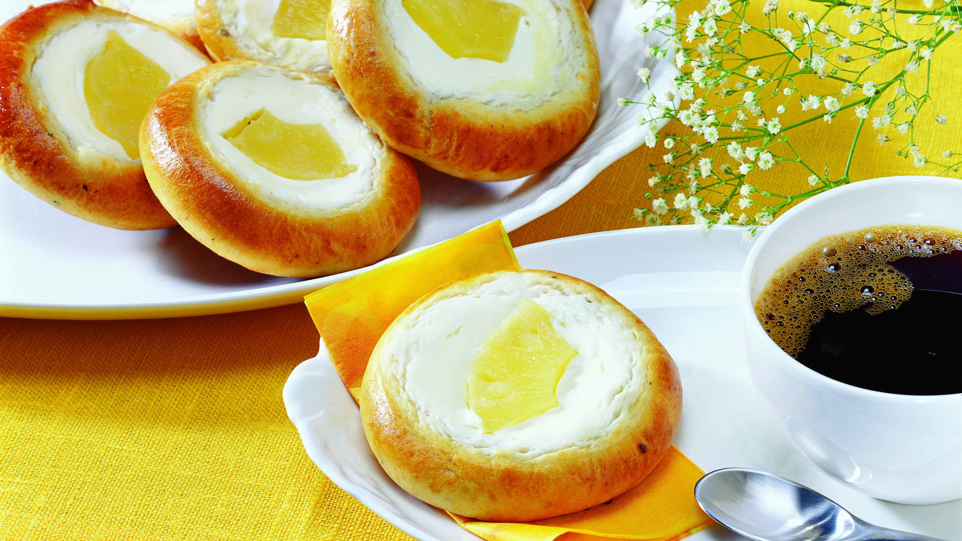 Rahka-ananaspiirakat