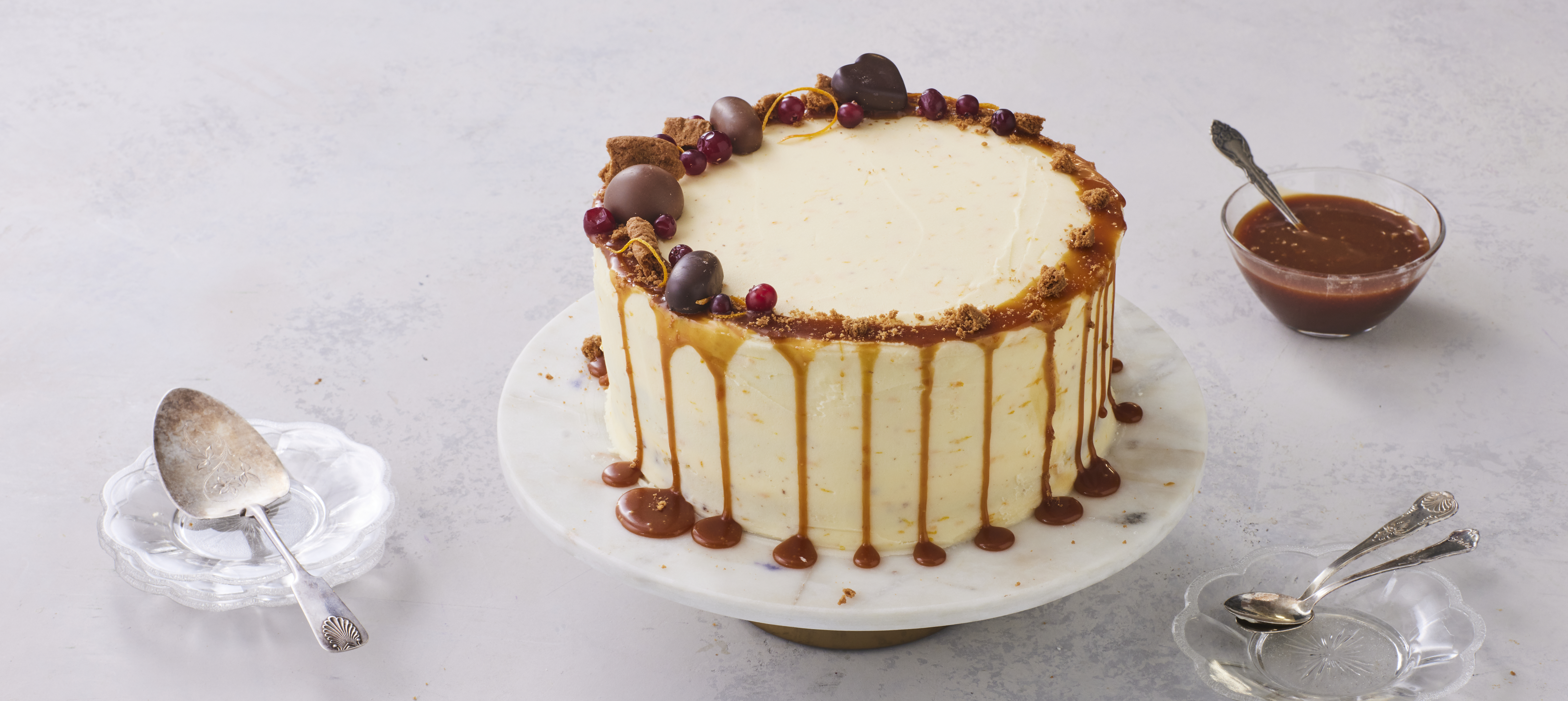 Appelsiini-kinuskikakku