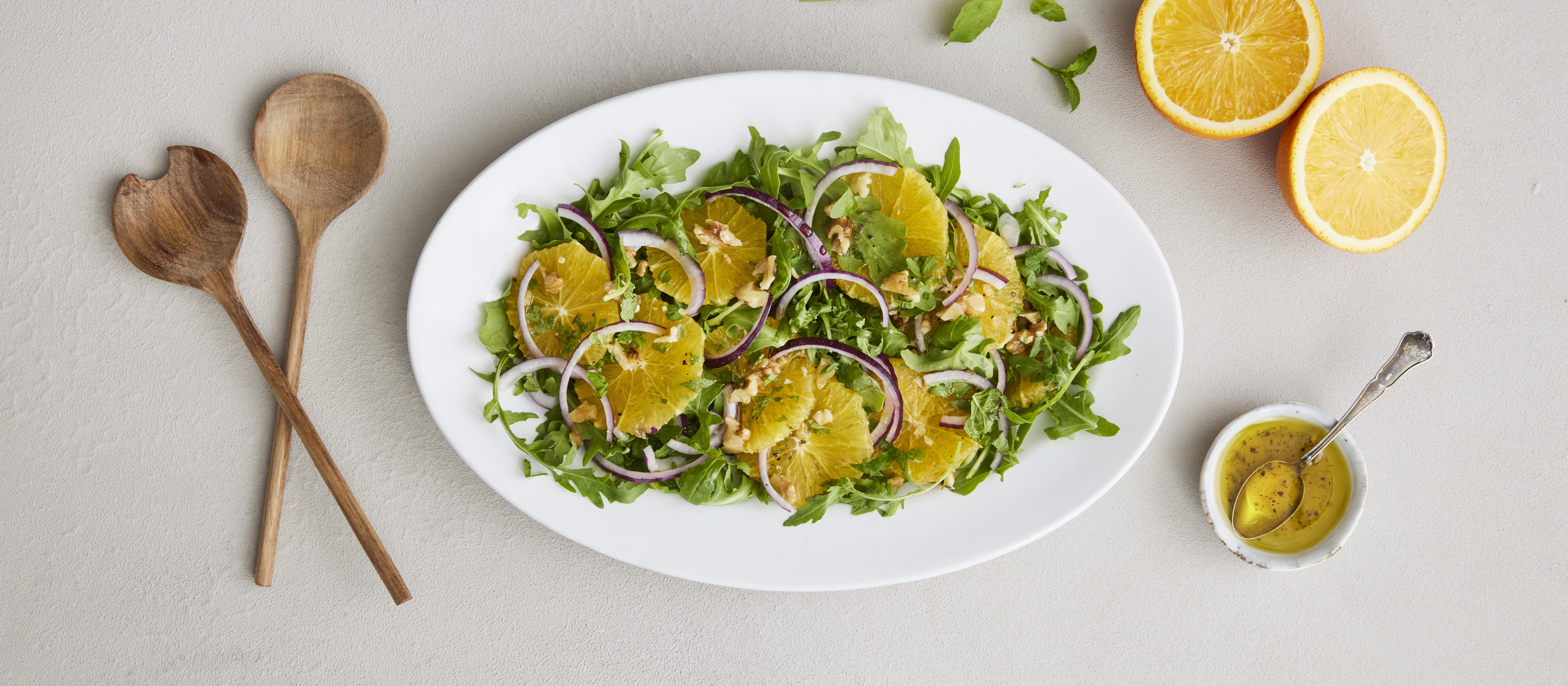 Appelsiini-sipulisalaatti