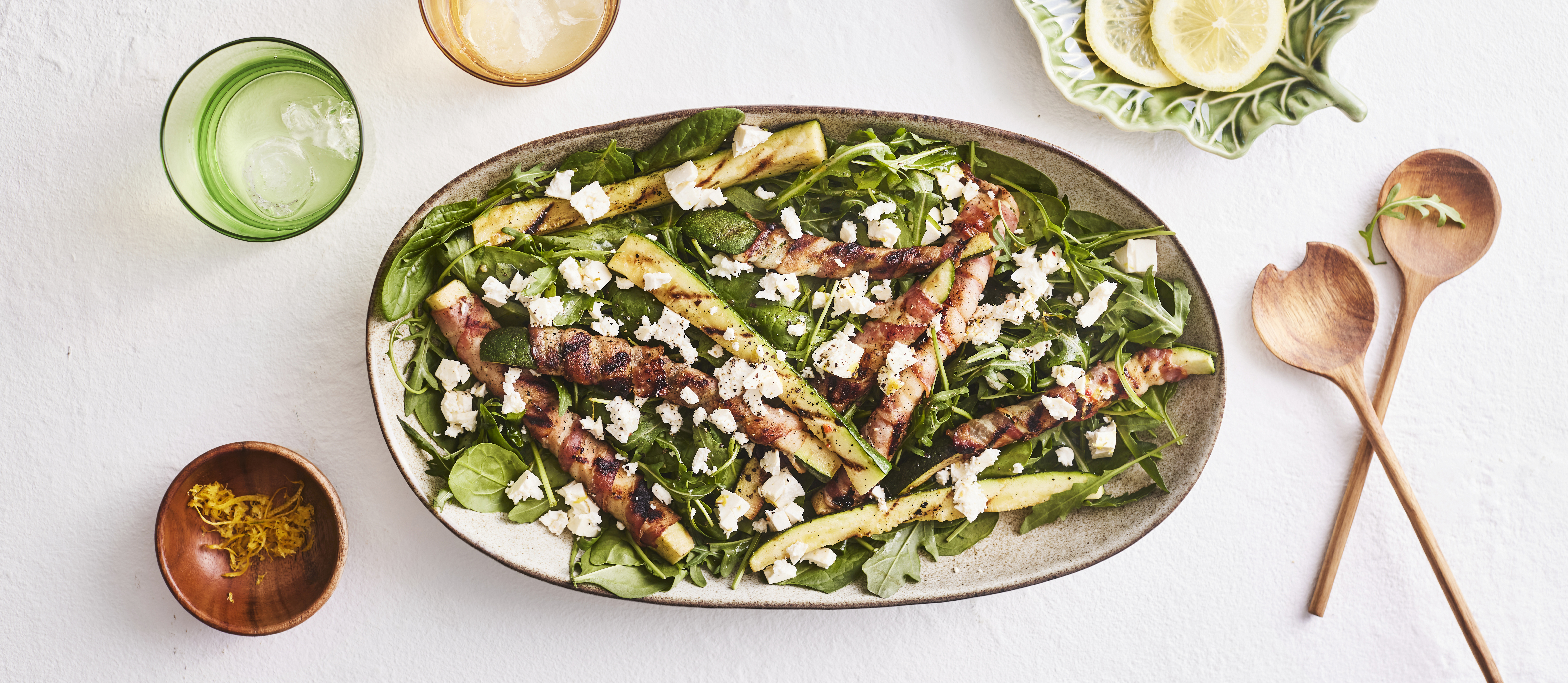 Grillattu pekoni-kesäkurpitsasalaatti