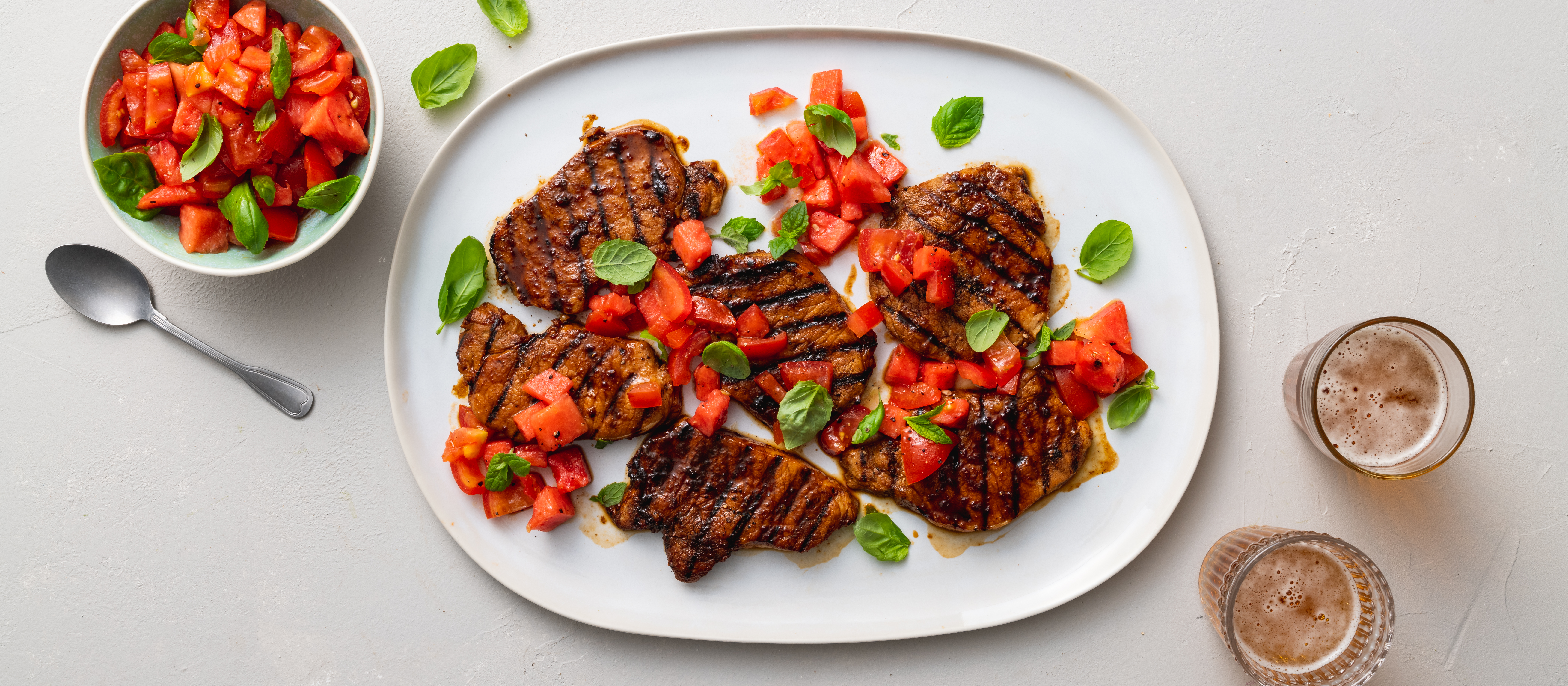 Grillatut porsaan ulkofileepihvit