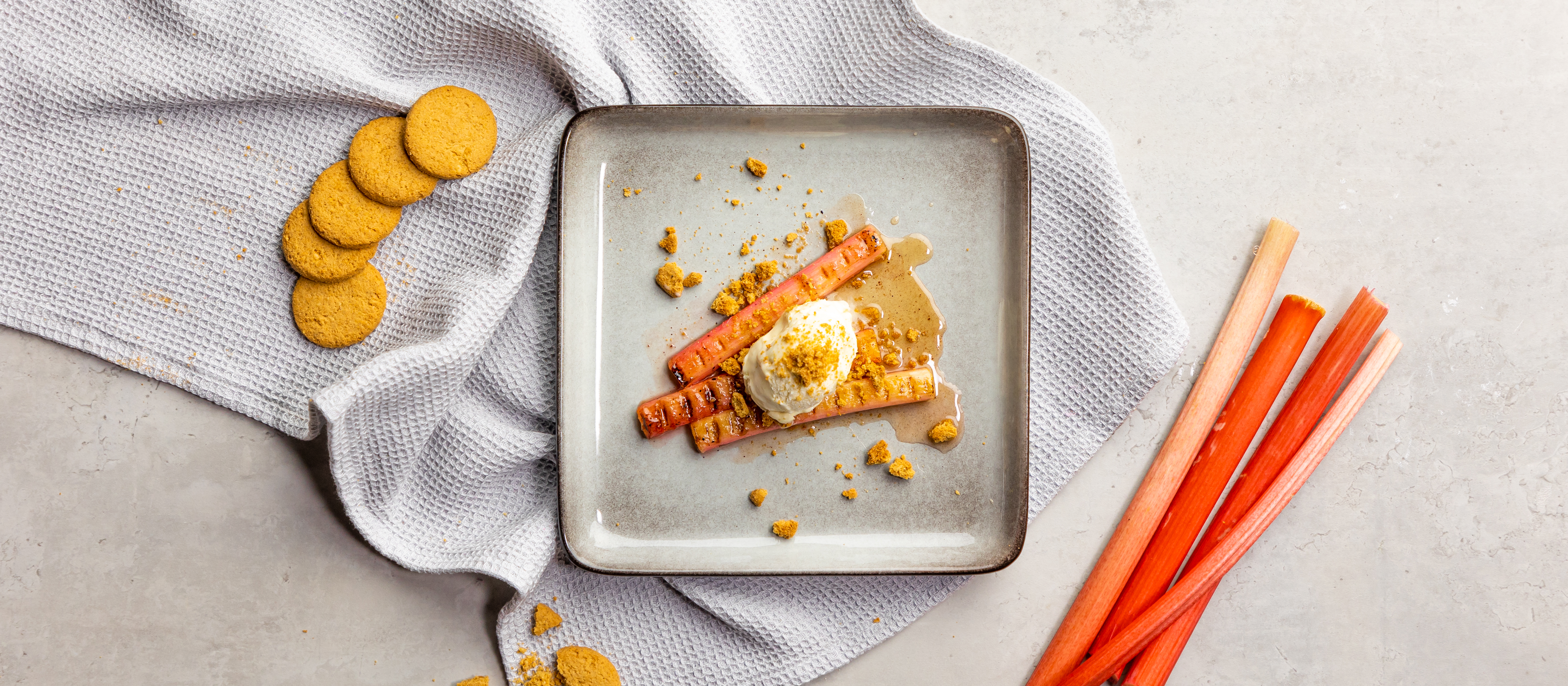 Grillatut raparperit