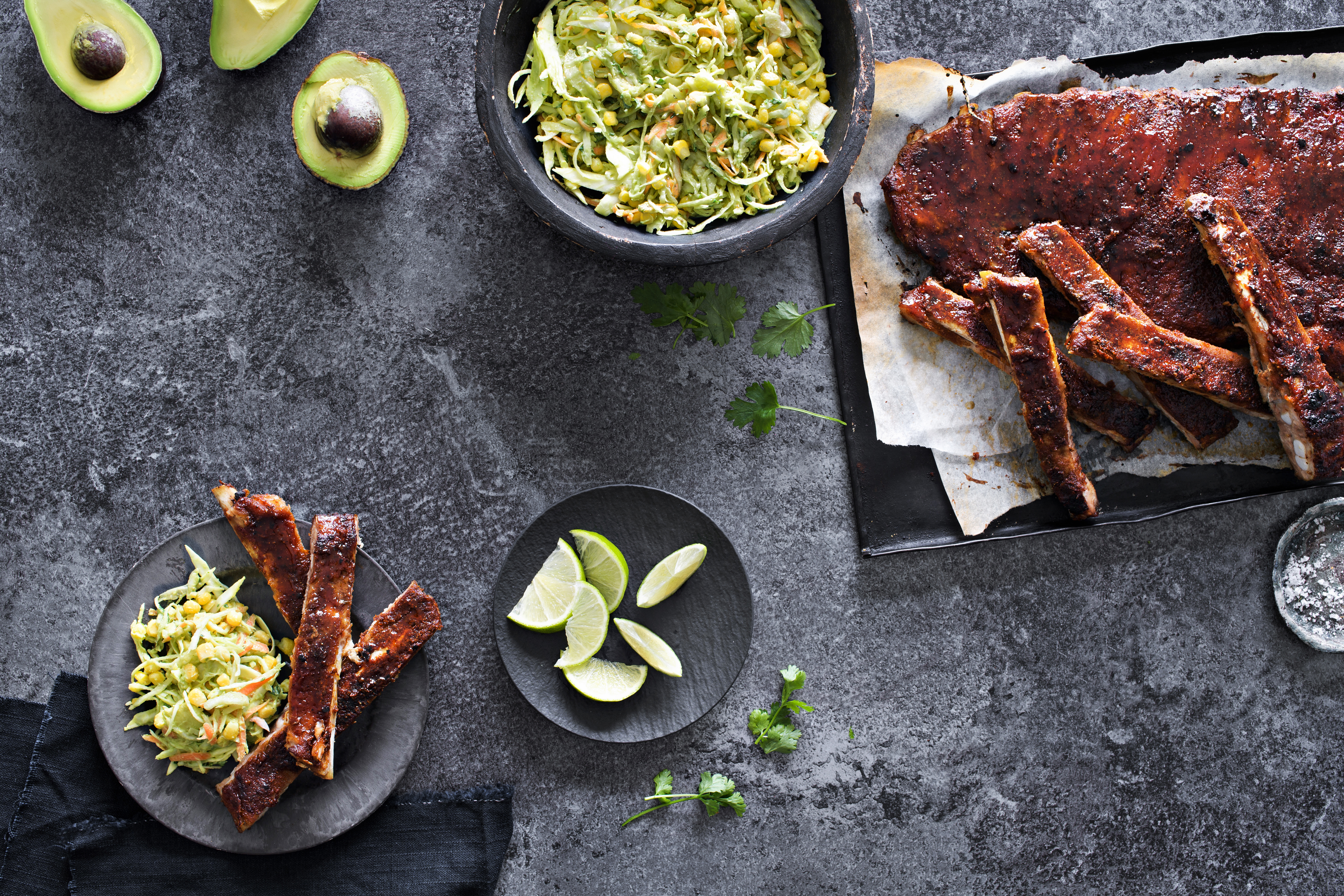 Meksikolaiset ribsit ja avokado-coleslaw