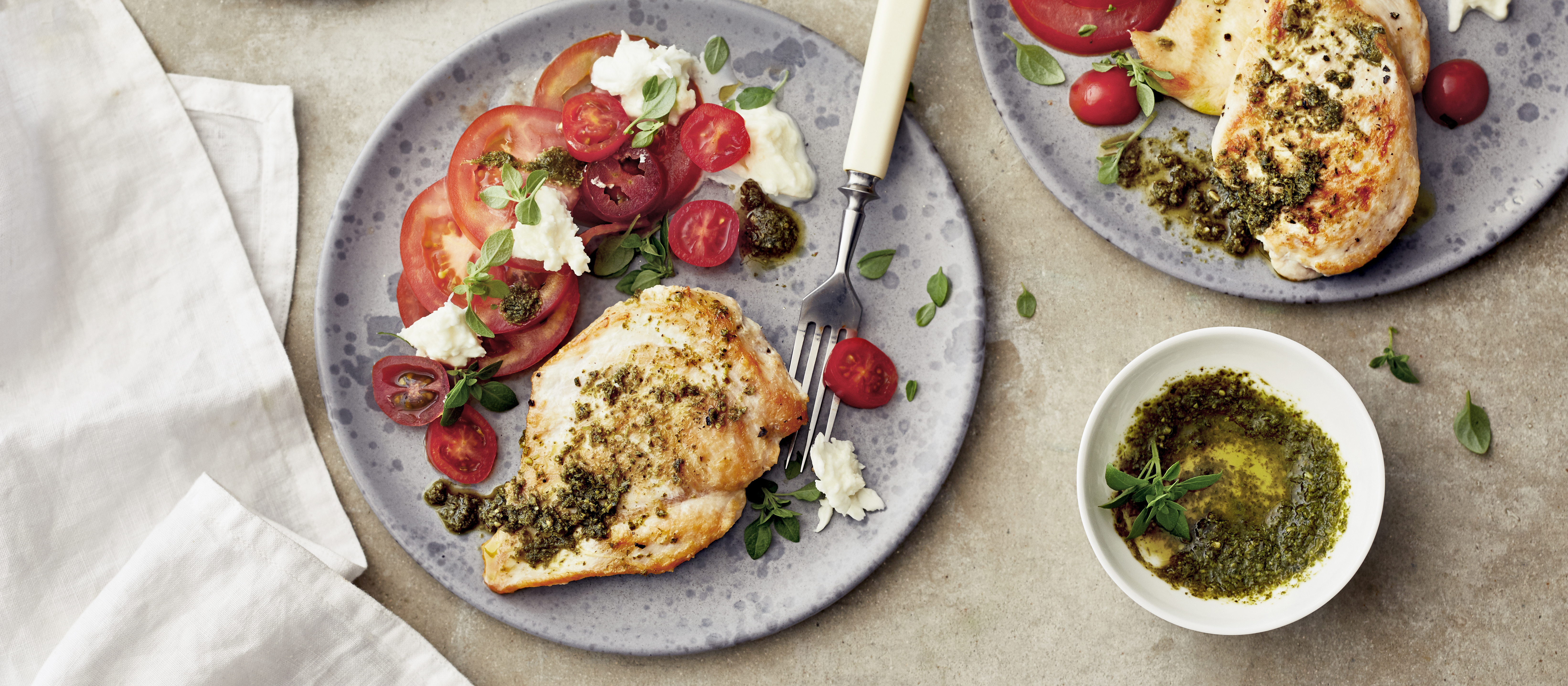 Tomaatti-mozzarellasalaatti ja broileria