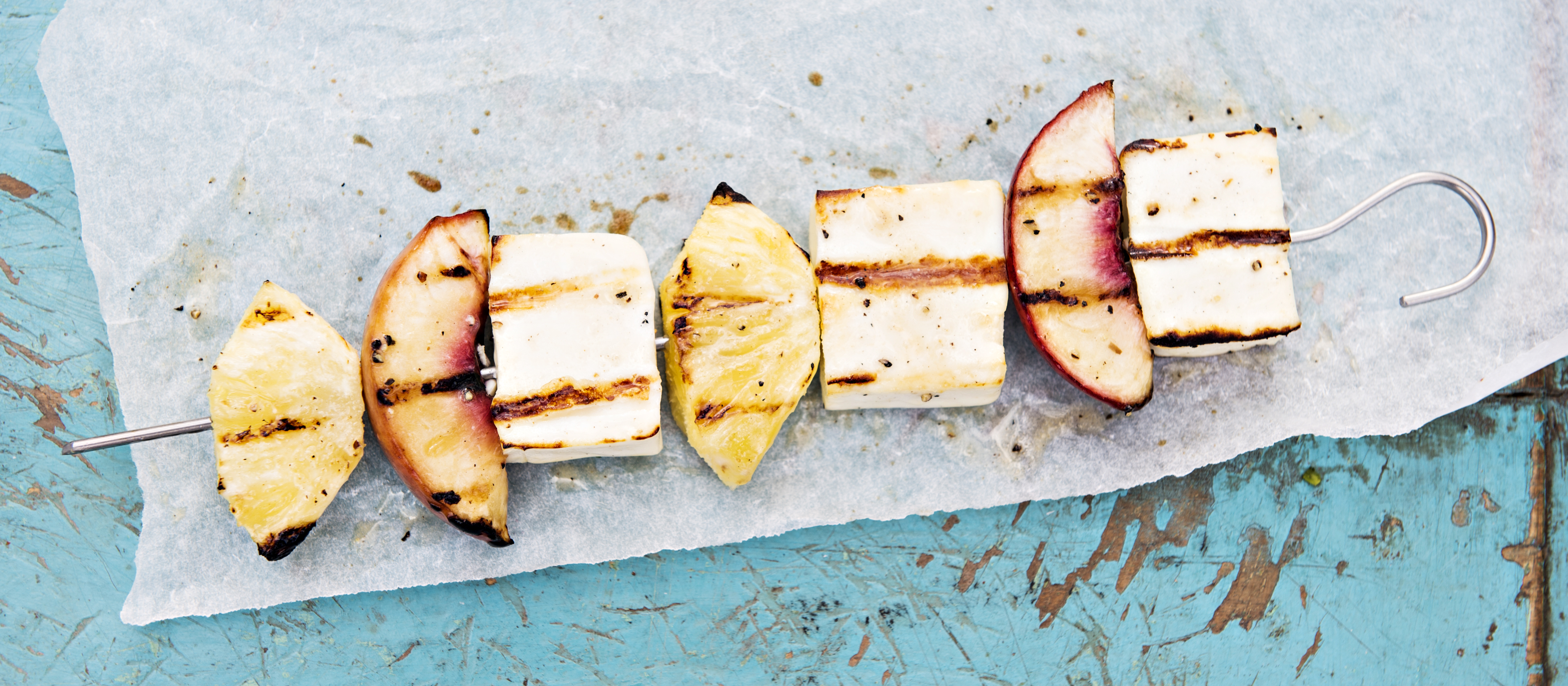 Hedelmä-halloumivartaat